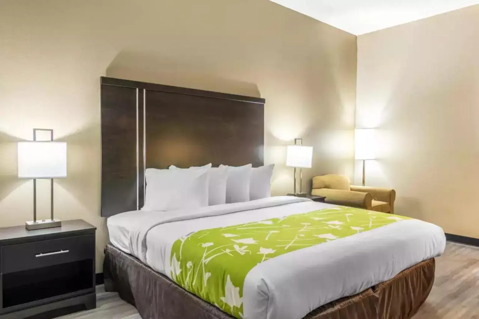 Bed in Americas Best Value Inn Opelika Bed in Americas Best Value Inn Opelika