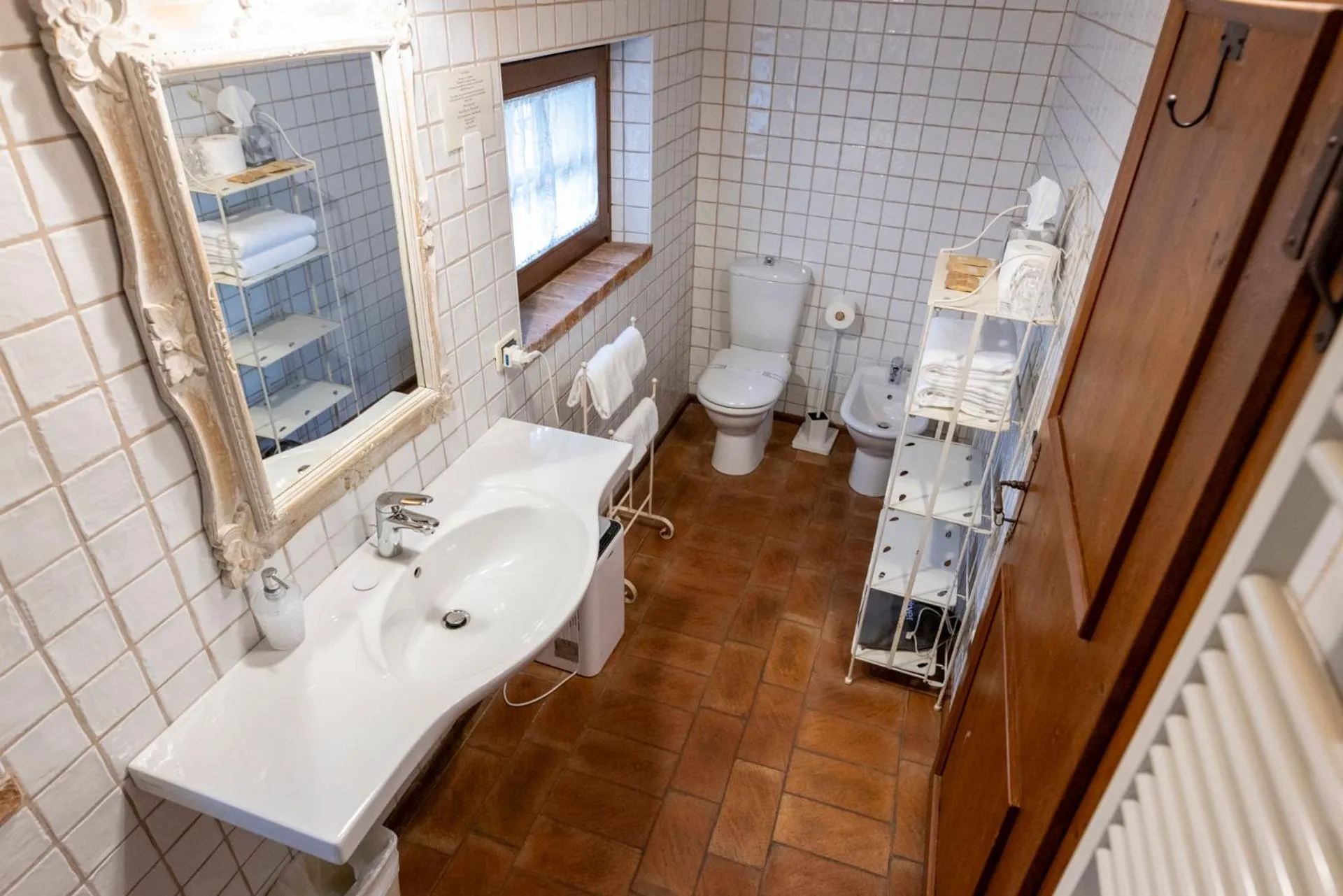 Toilet in Musella Winery & Relais