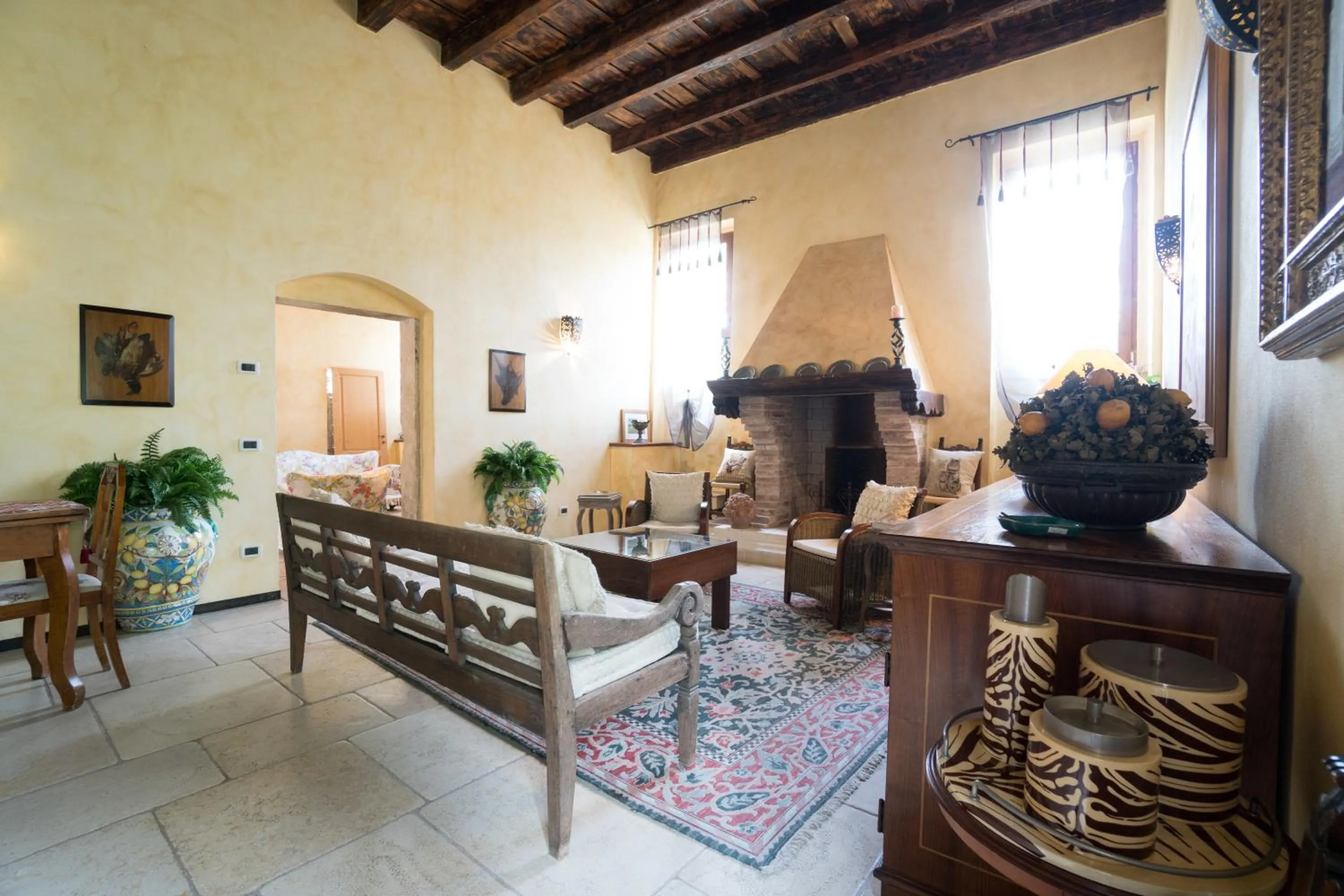 Communal lounge/ TV room in Musella Winery & Relais