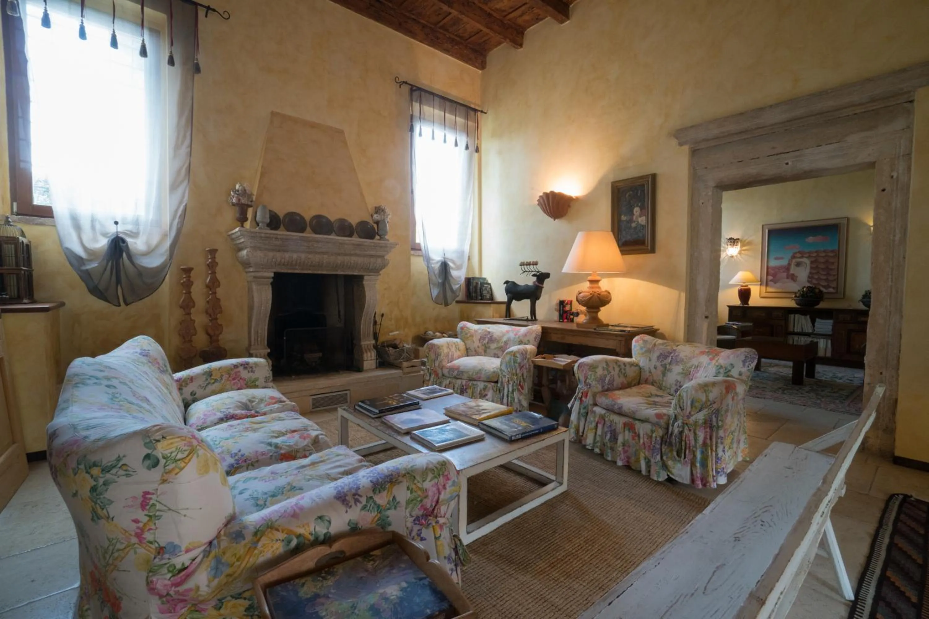 Communal lounge/ TV room in Musella Winery & Relais