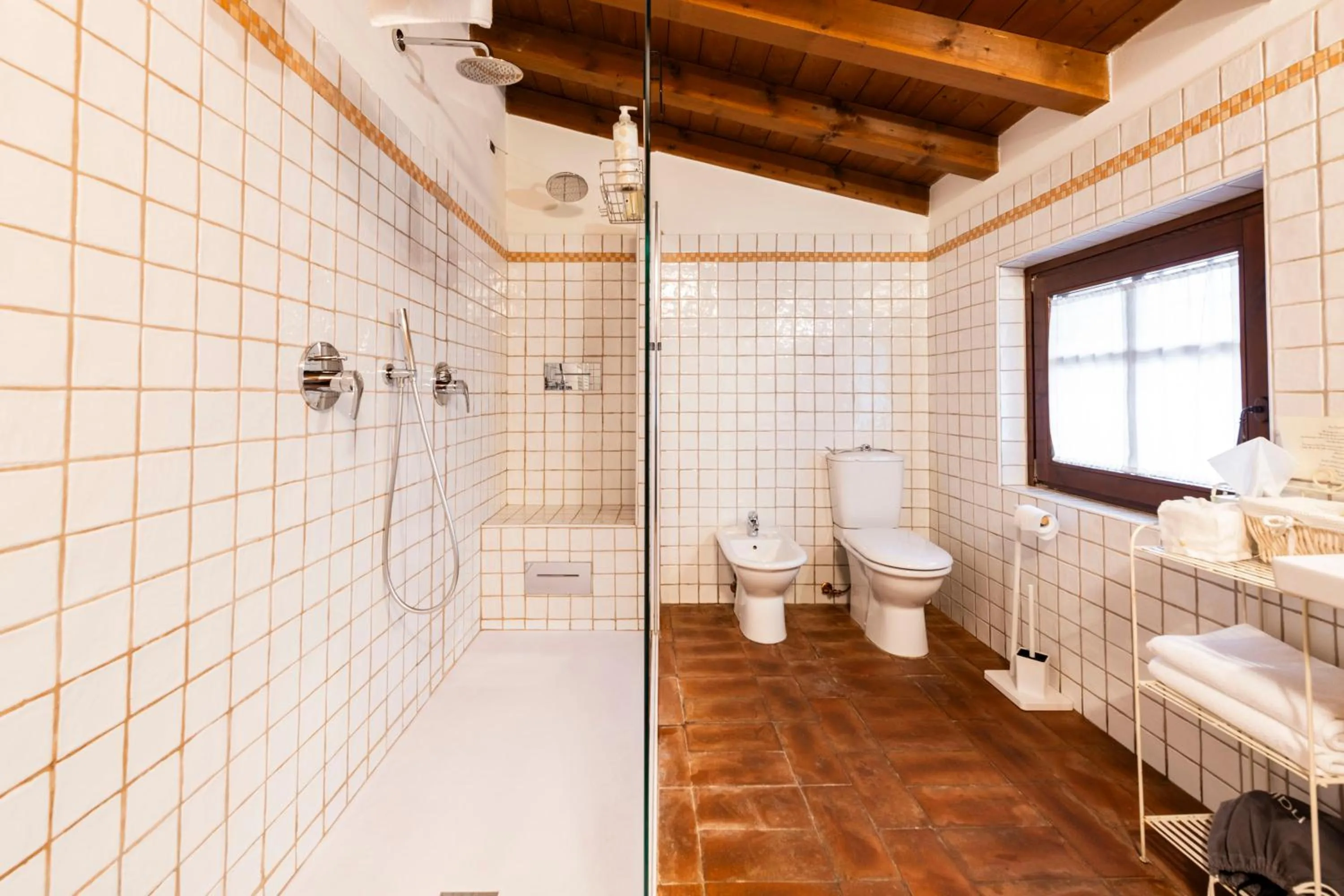 Shower in Musella Winery & Relais