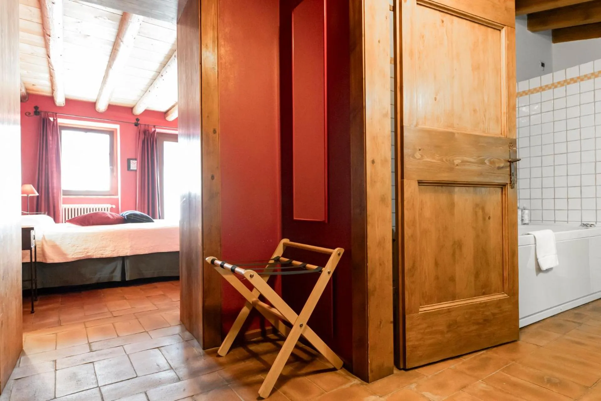 Hot Tub, Bed in Musella Winery & Relais