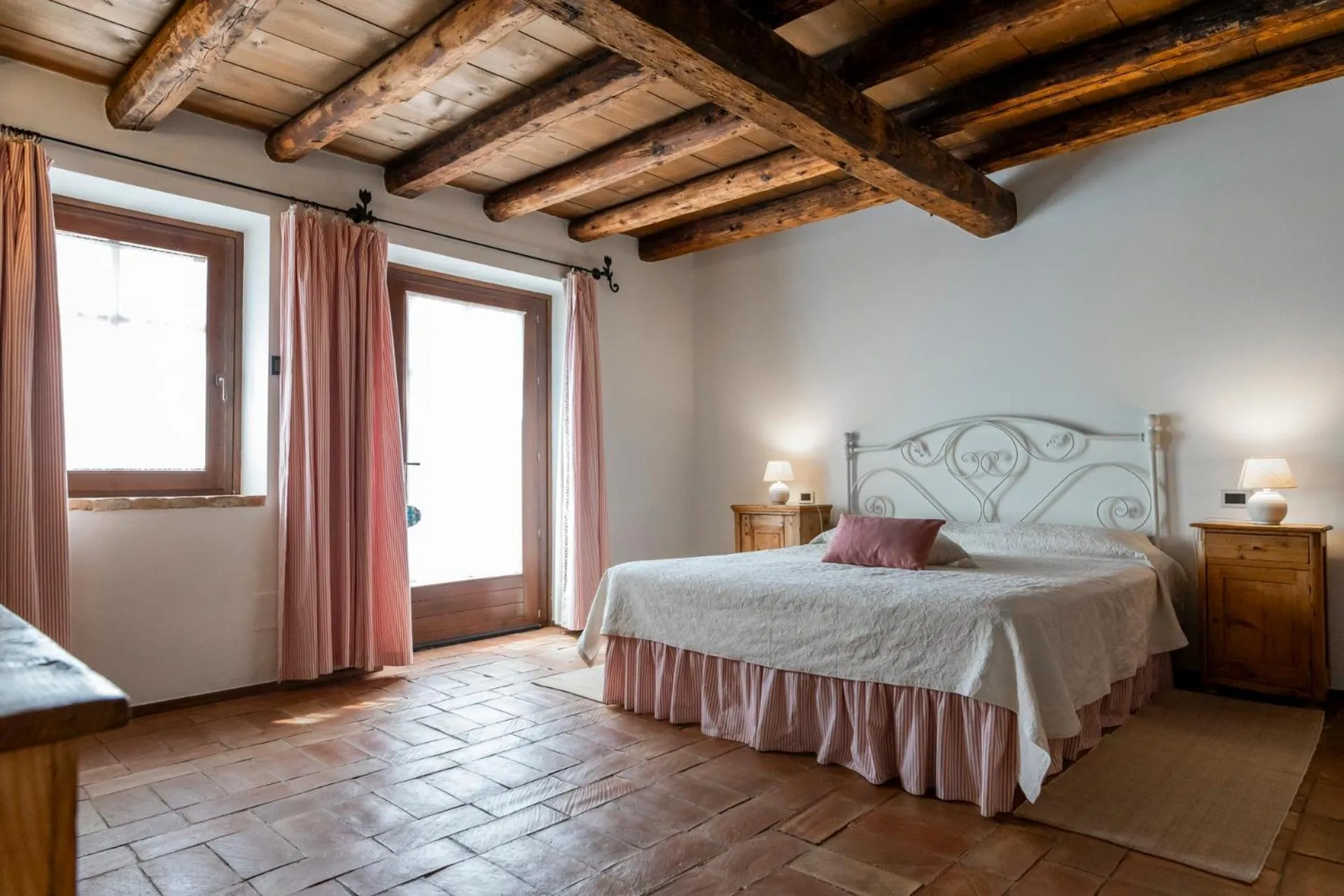 Bed in Musella Winery & Relais