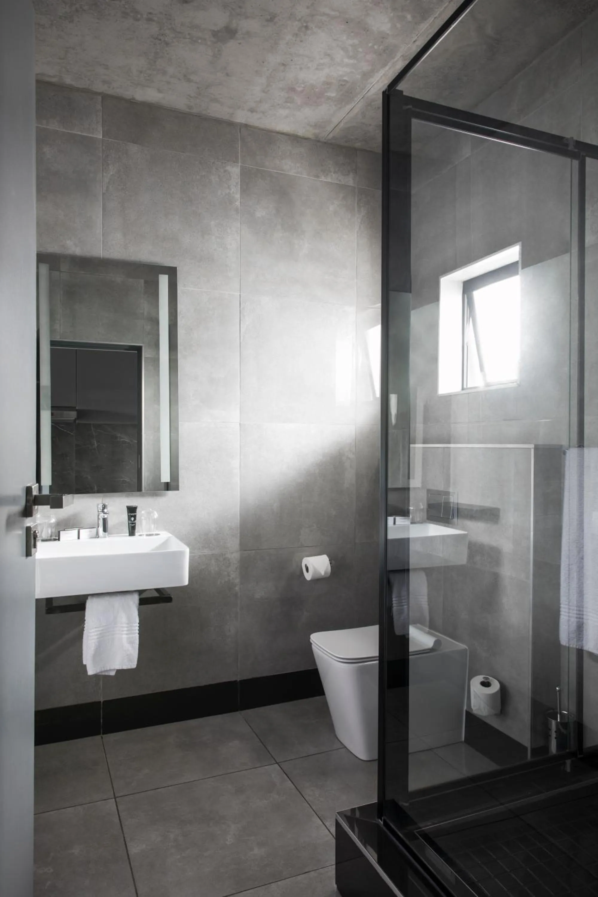 Shower in The Capital Melrose