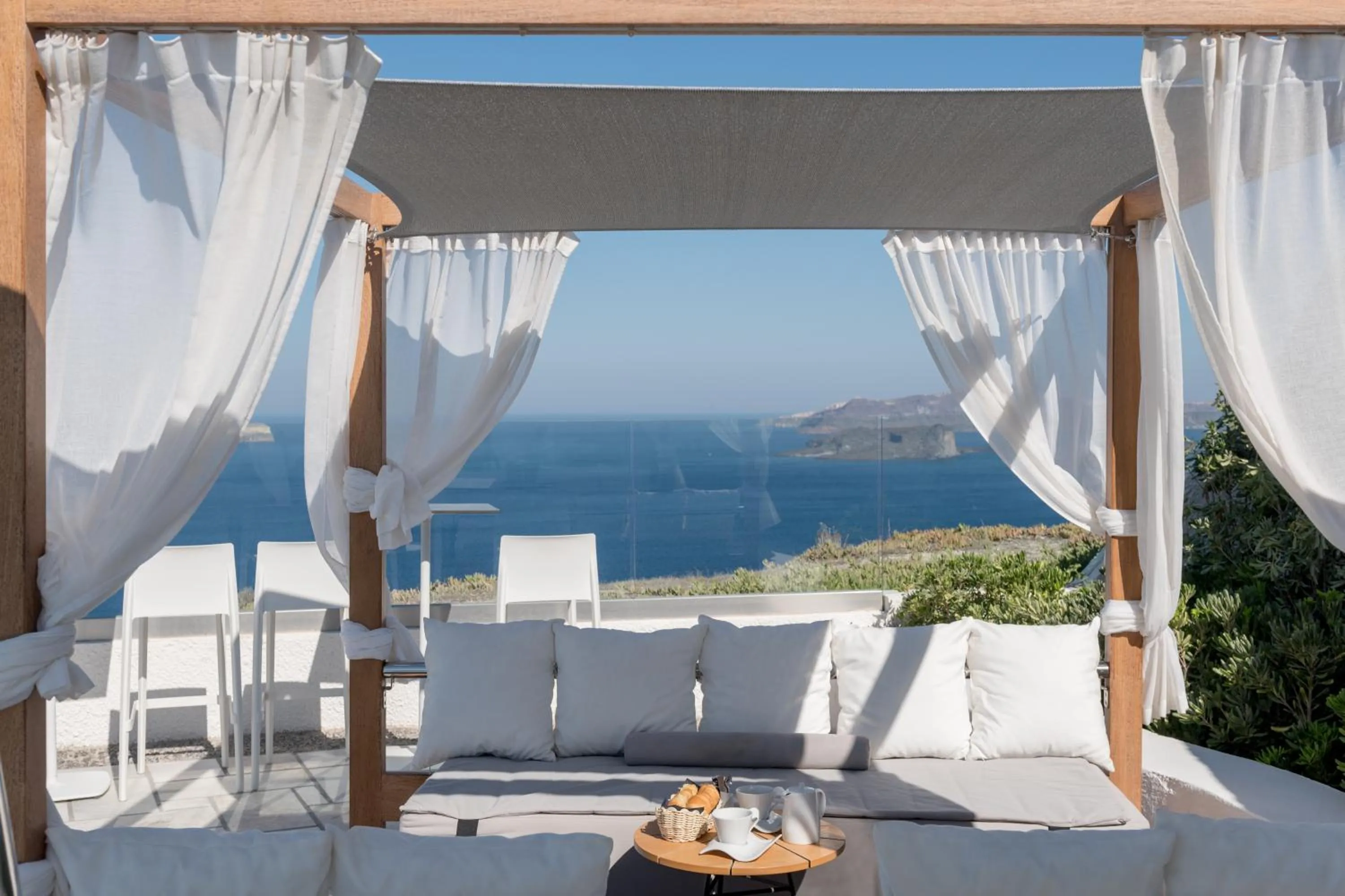 Day in Caldera's Dolphin Suites