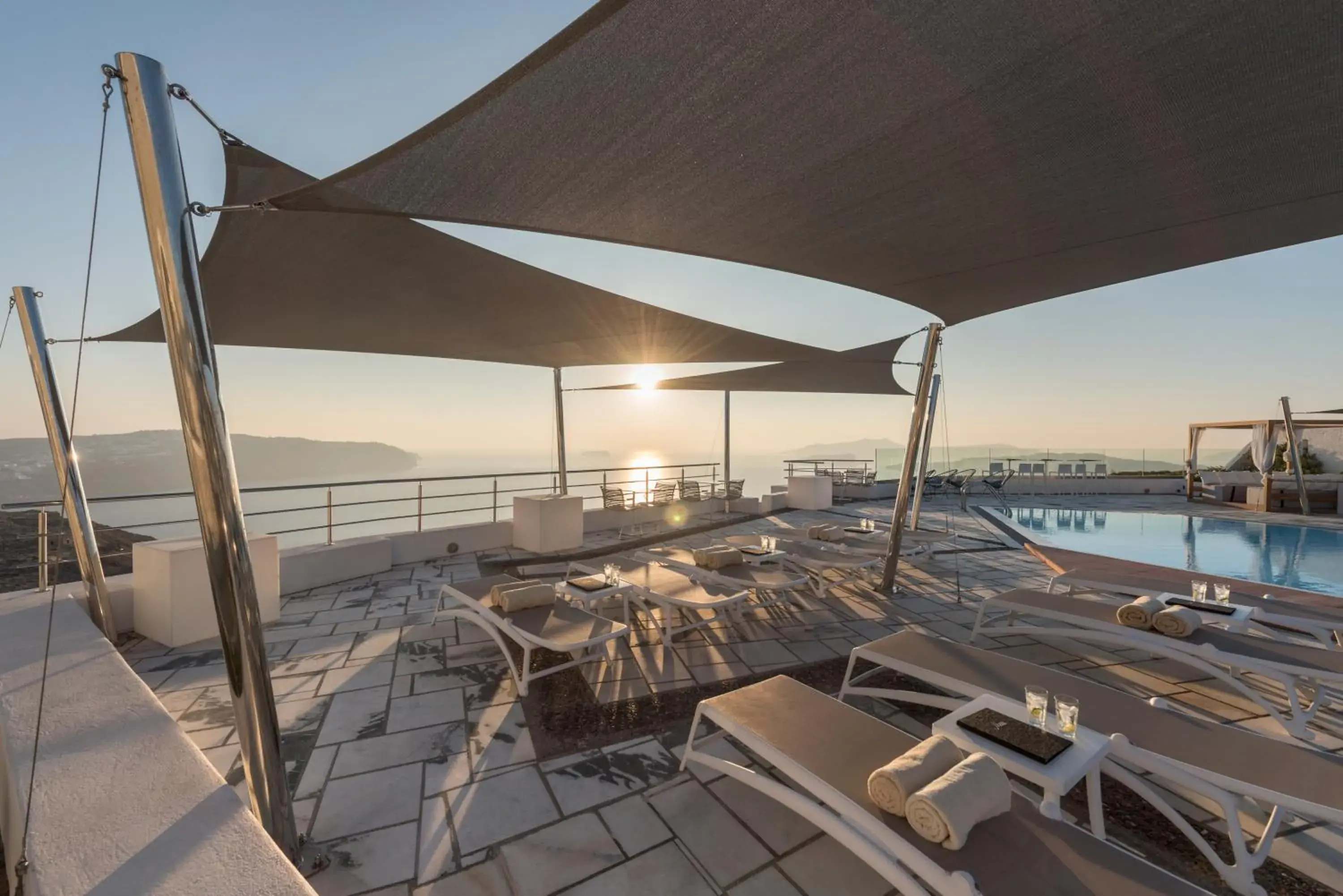 Swimming pool in Caldera's Dolphin Suites Swimming pool in Caldera's Dolphin Suites