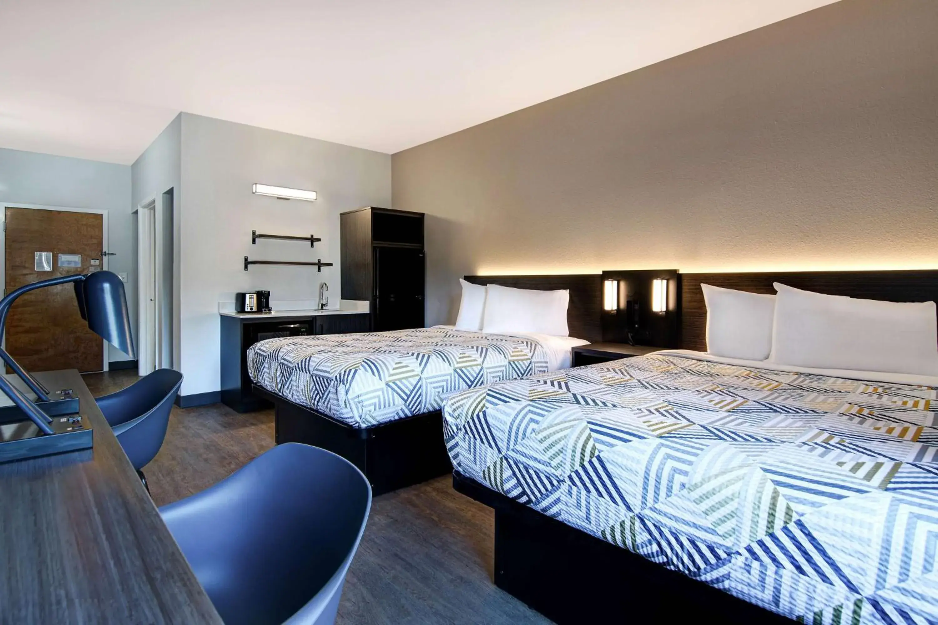 Photo of the whole room, Bed in Studio 6 Pensacola, FL - West I-10 Photo of the whole room, Bed in Studio 6 Pensacola, FL - West I-10