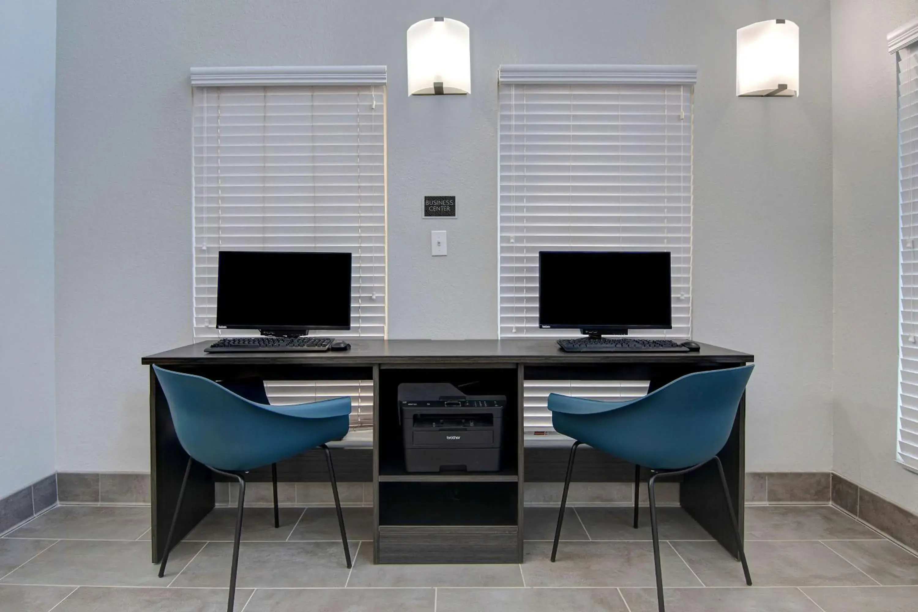 Property building in Studio 6 Pensacola, FL - West I-10 Property building in Studio 6 Pensacola, FL - West I-10