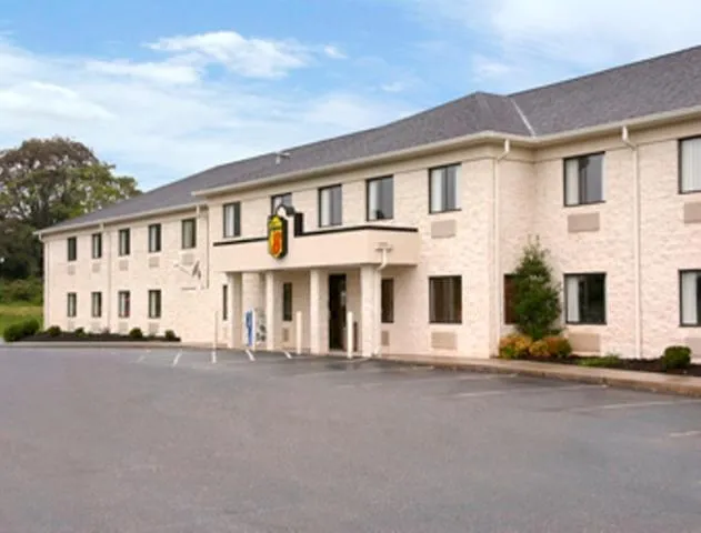 Facade/entrance in Super 8 by Wyndham Bedford