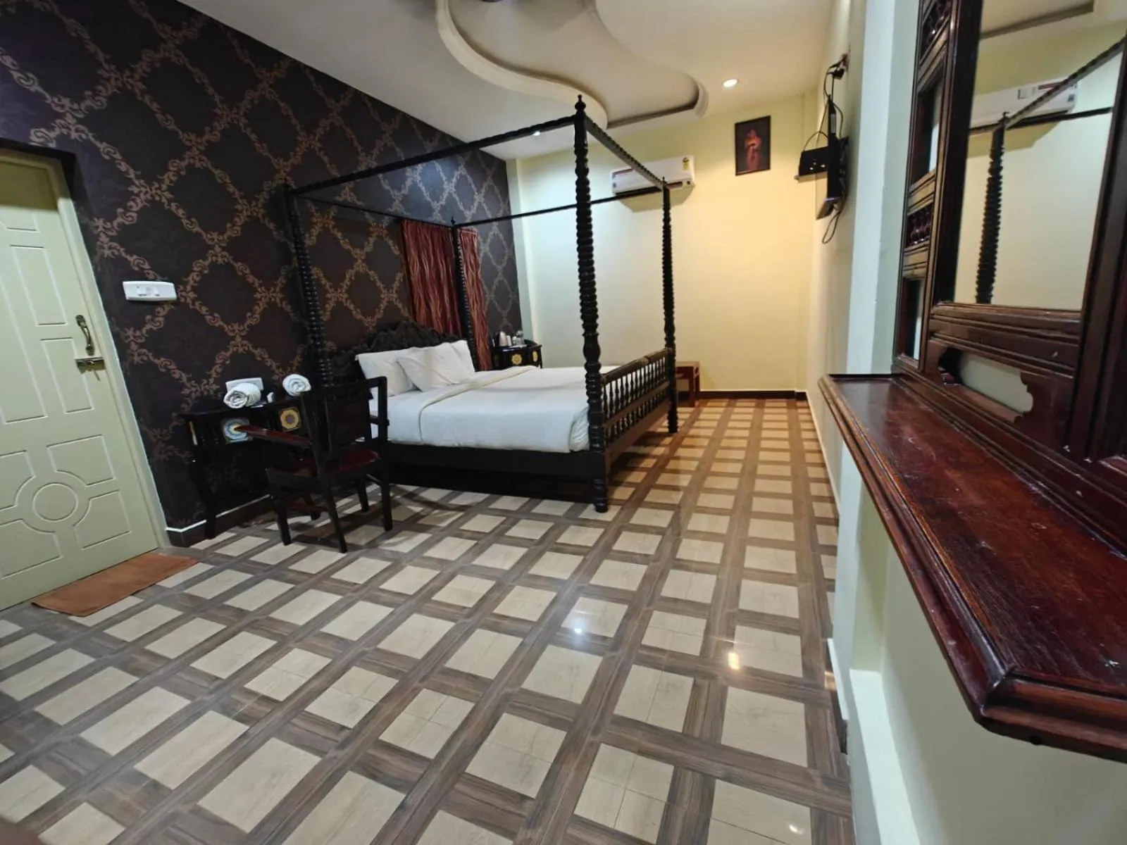 Photo of the whole room, Bed in Chola Heritage Resort