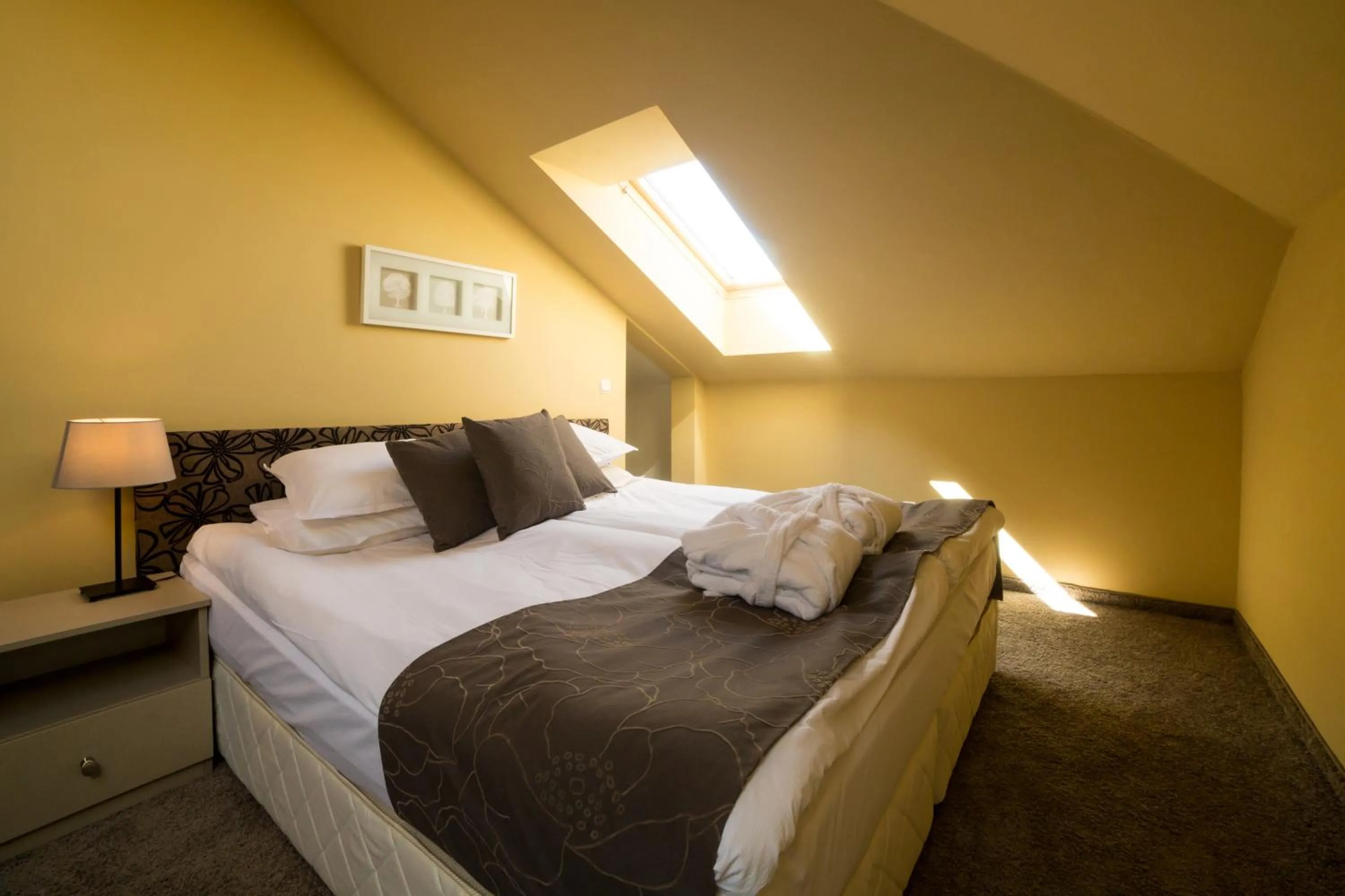 Bed in Thermal Hotel Seven Seasons