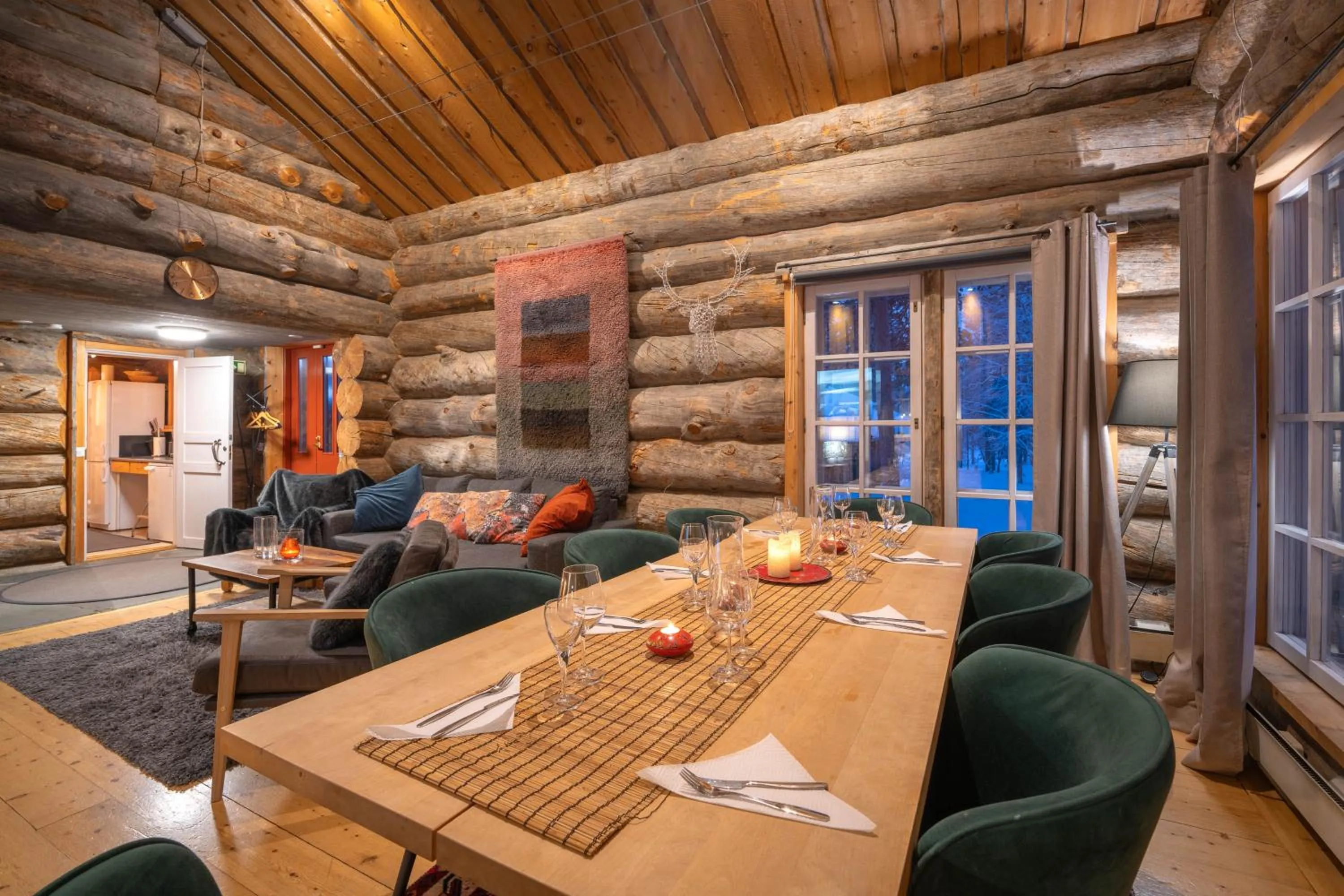 Living room in Kuukkeli Hirvas Suite