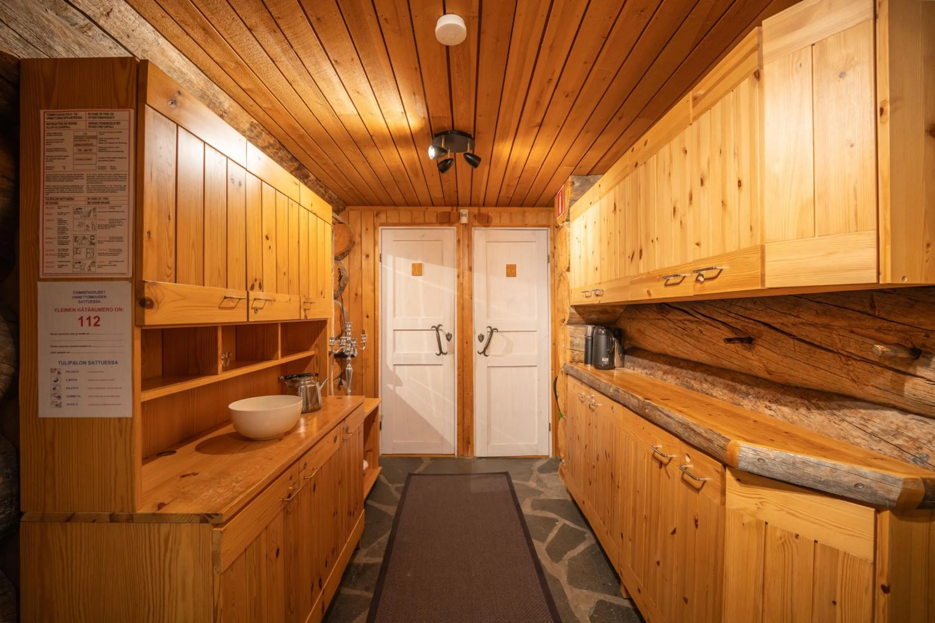 Kitchen or kitchenette in Kuukkeli Hirvas Suite