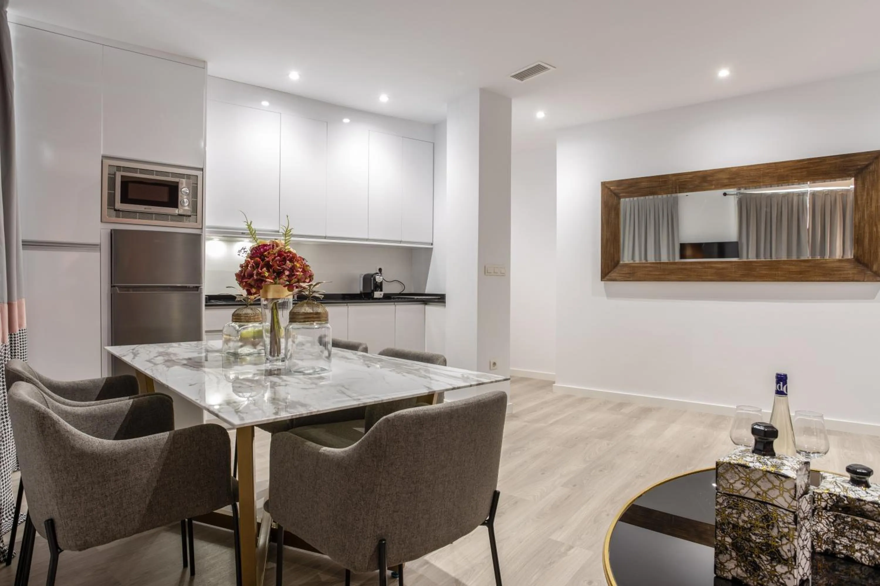Dining area in BiBo Suites Plaza Nueva