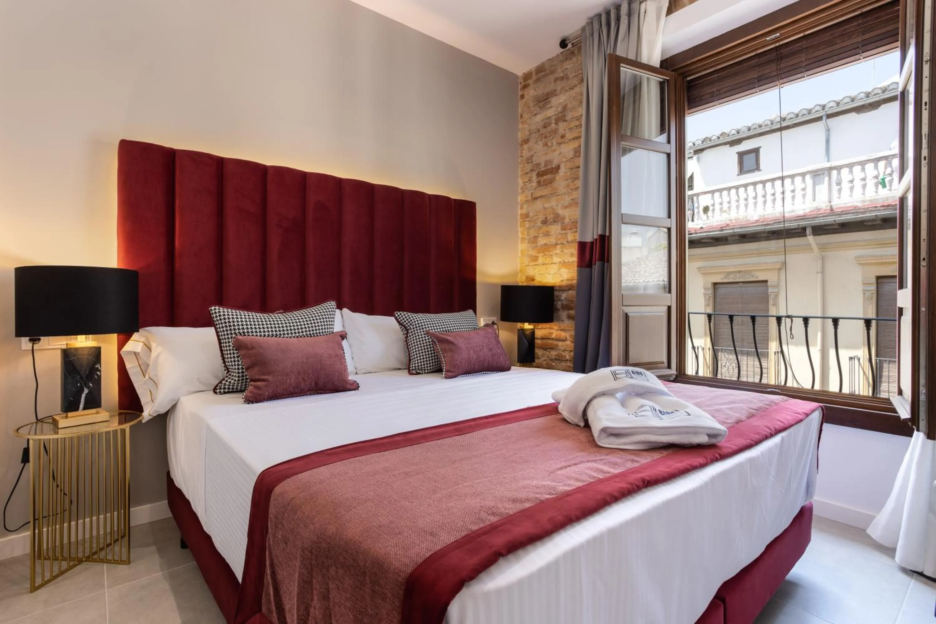 Bedroom, Bed in BiBo Suites Plaza Nueva