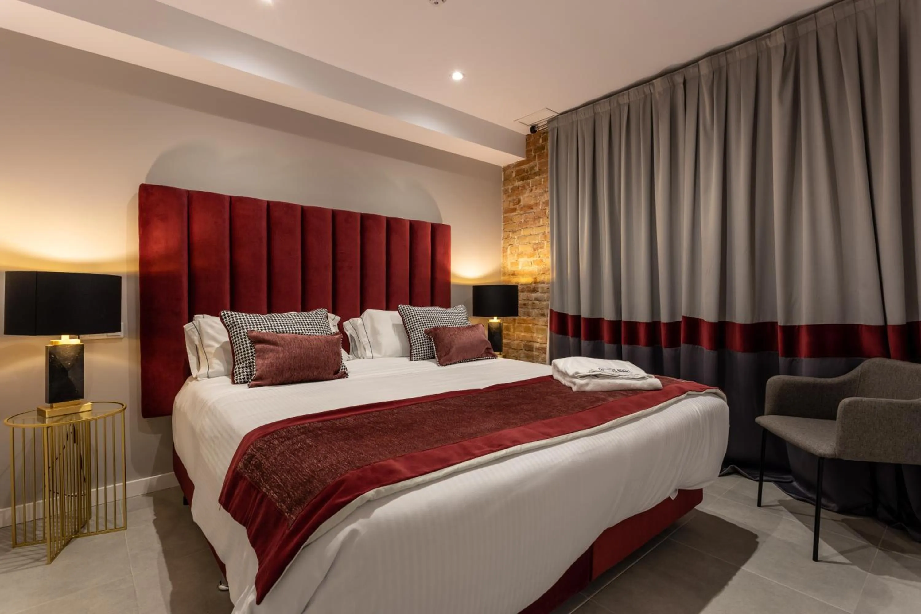 Bedroom, Bed in BiBo Suites Plaza Nueva