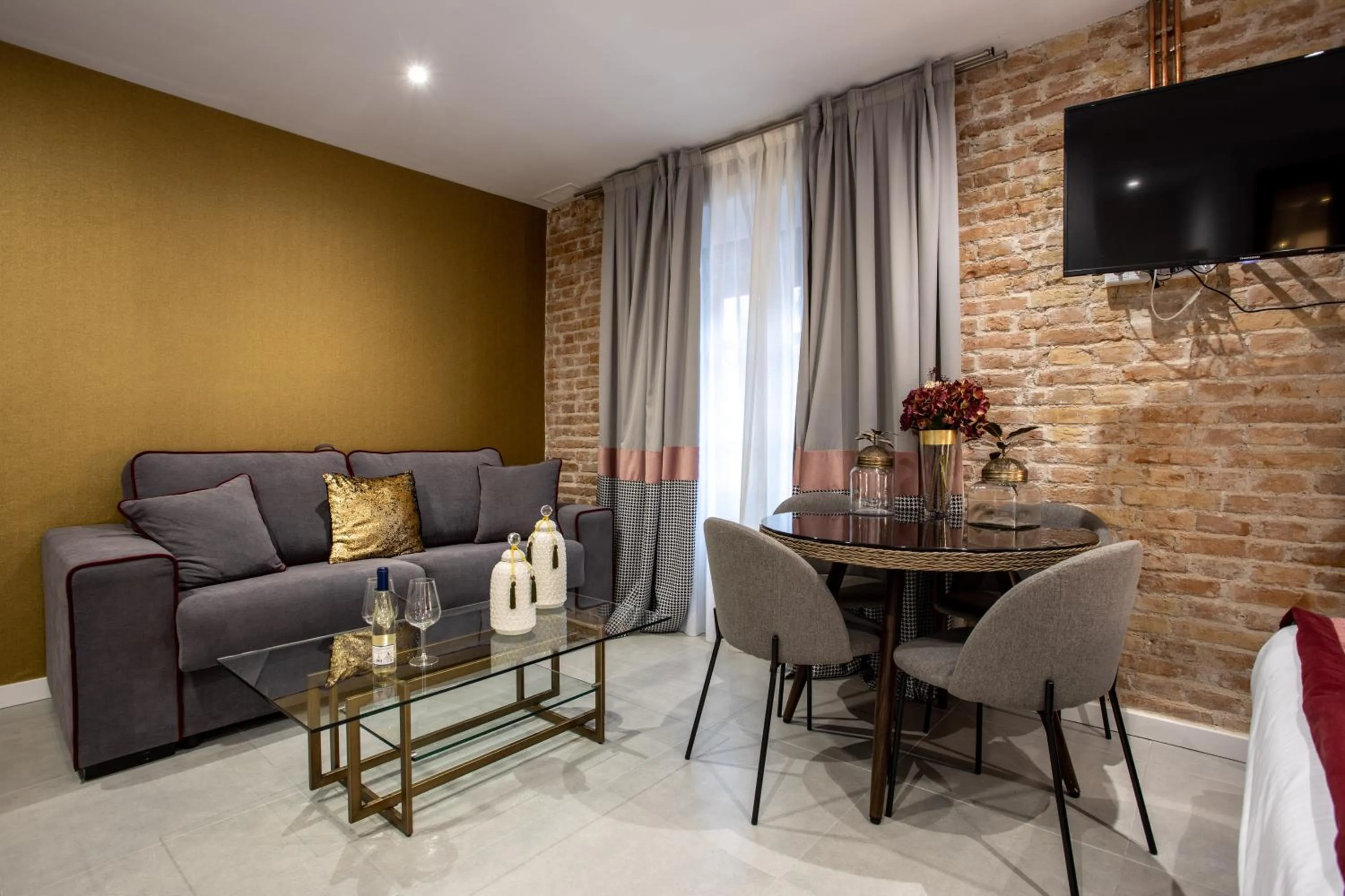 Seating area in BiBo Suites Plaza Nueva