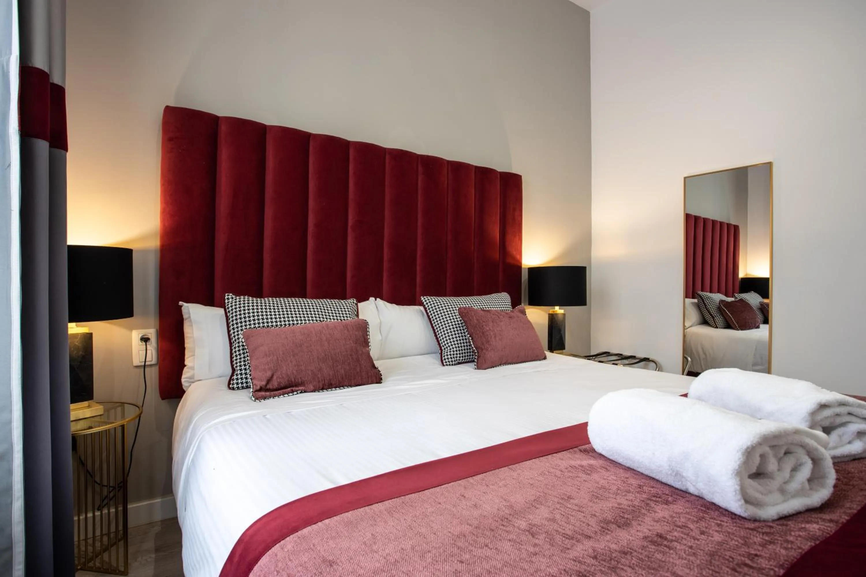 Bedroom, Bed in BiBo Suites Plaza Nueva