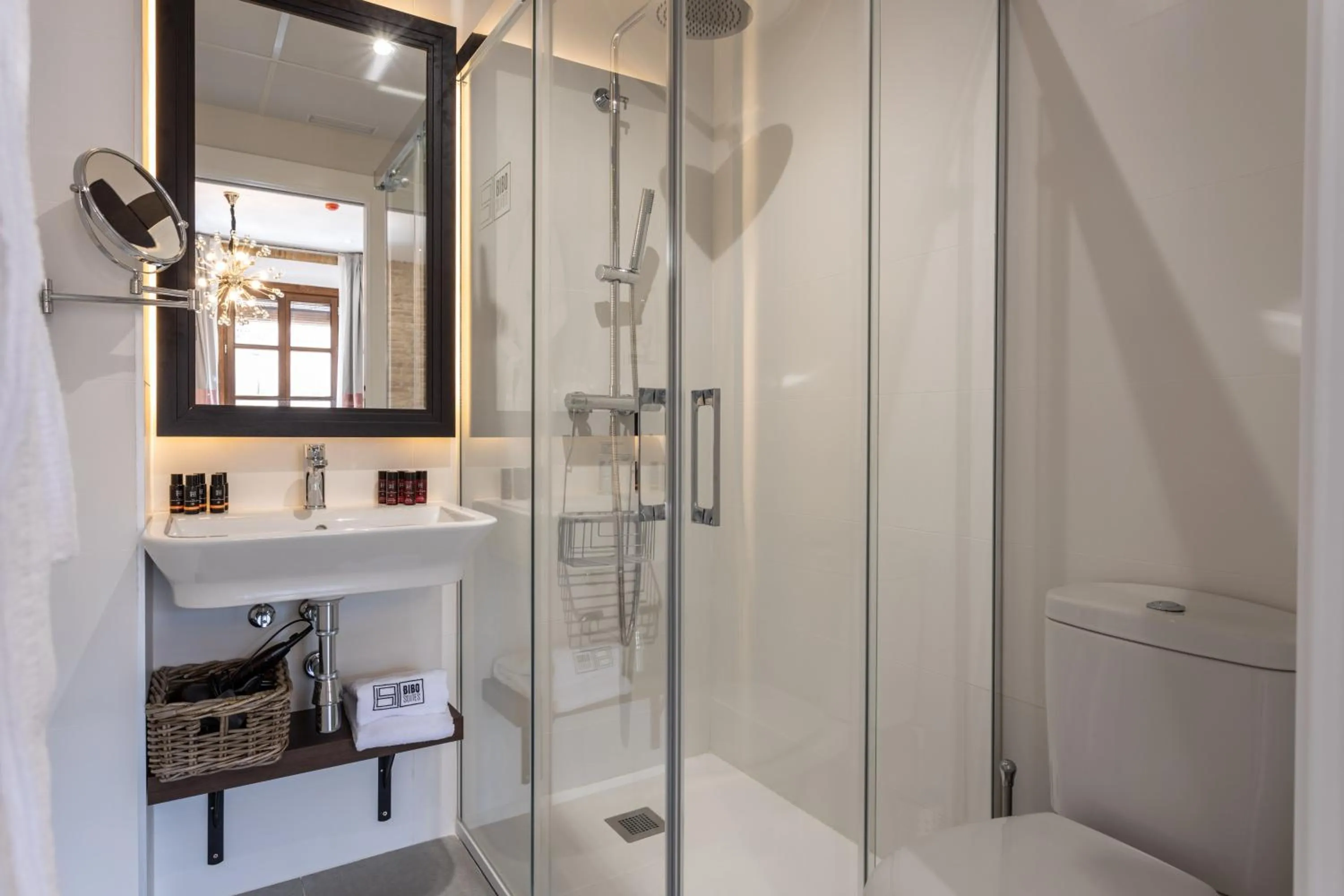 Shower in BiBo Suites Plaza Nueva