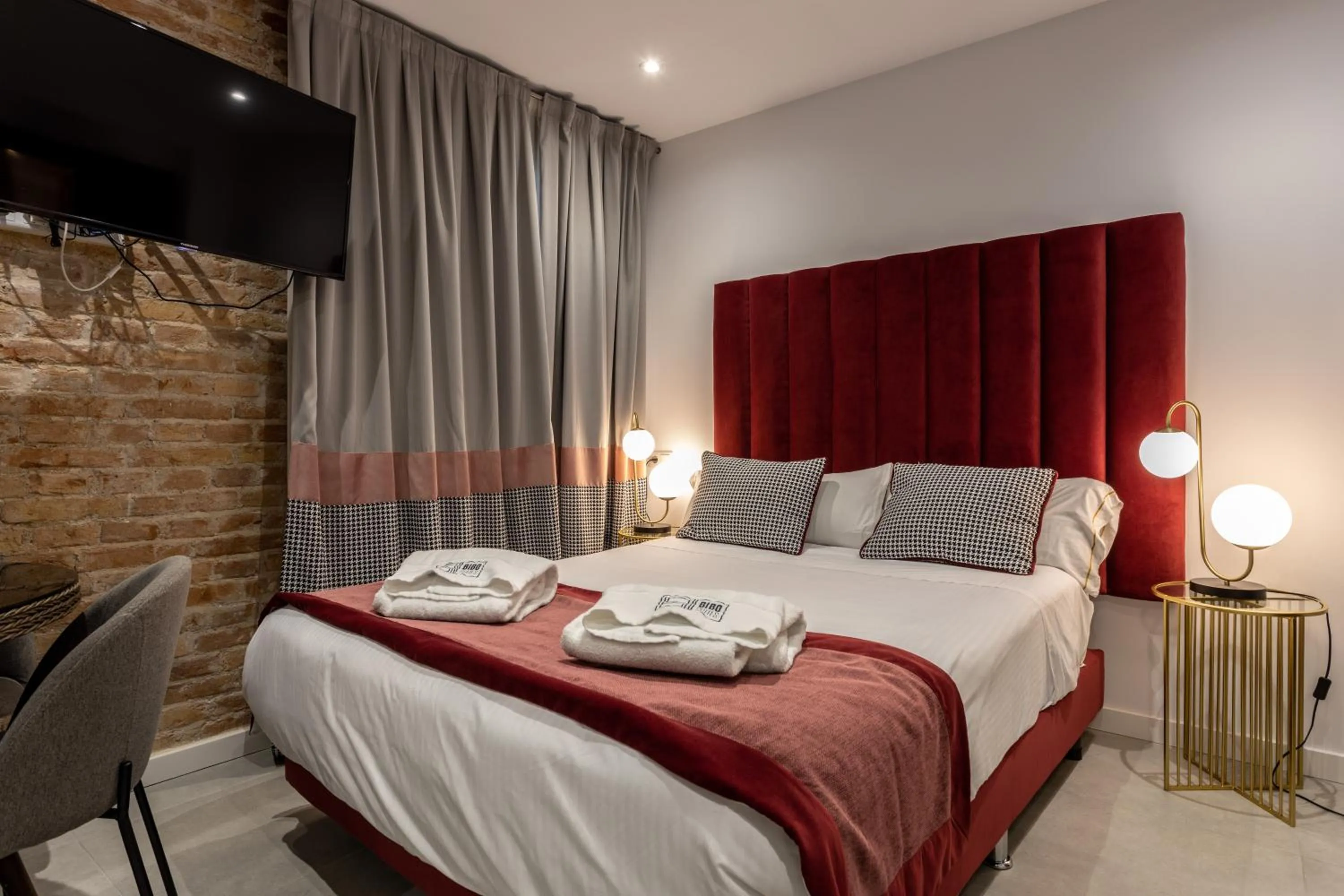 Bed in BiBo Suites Plaza Nueva