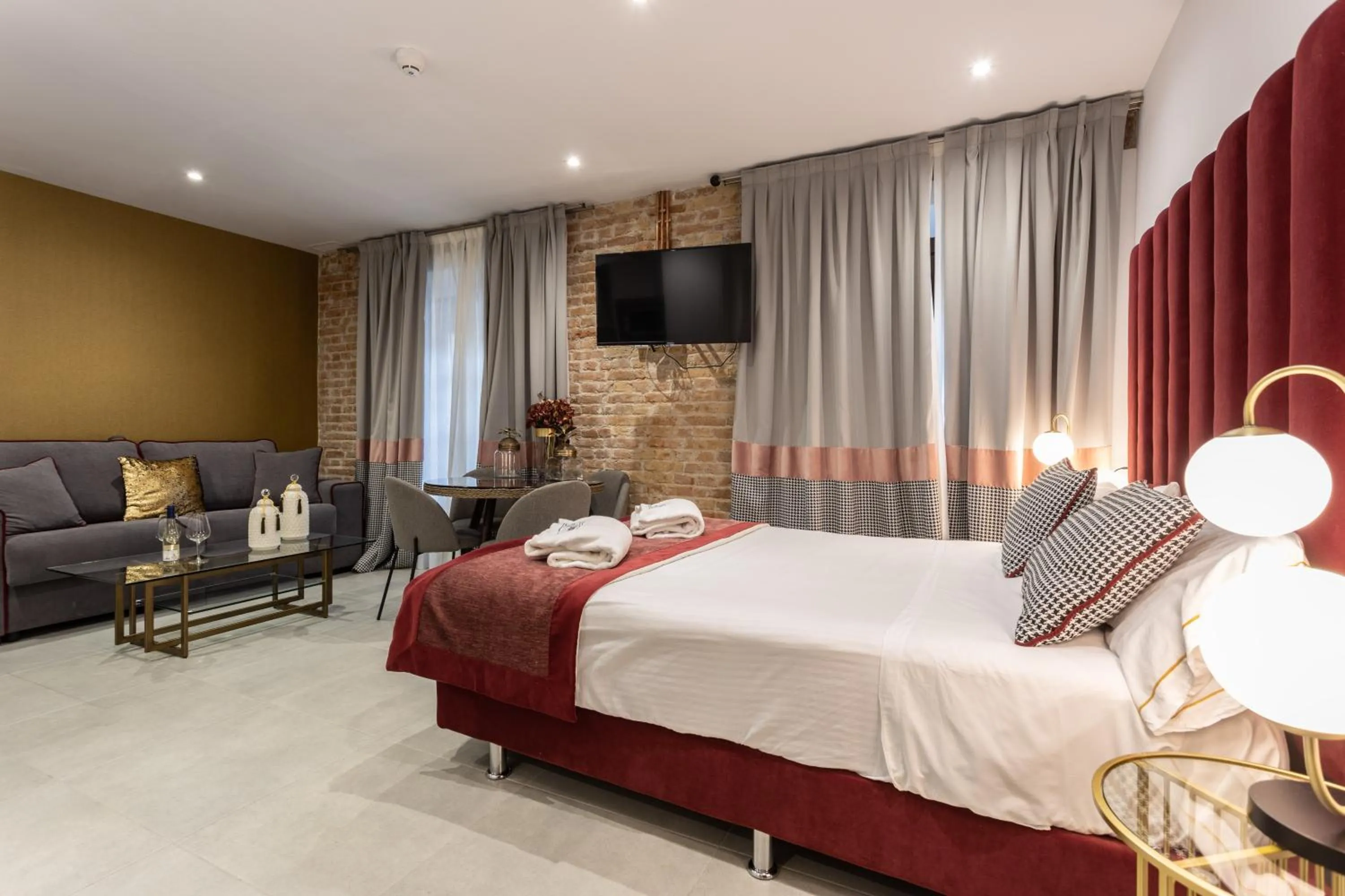 Photo of the whole room, Bed in BiBo Suites Plaza Nueva