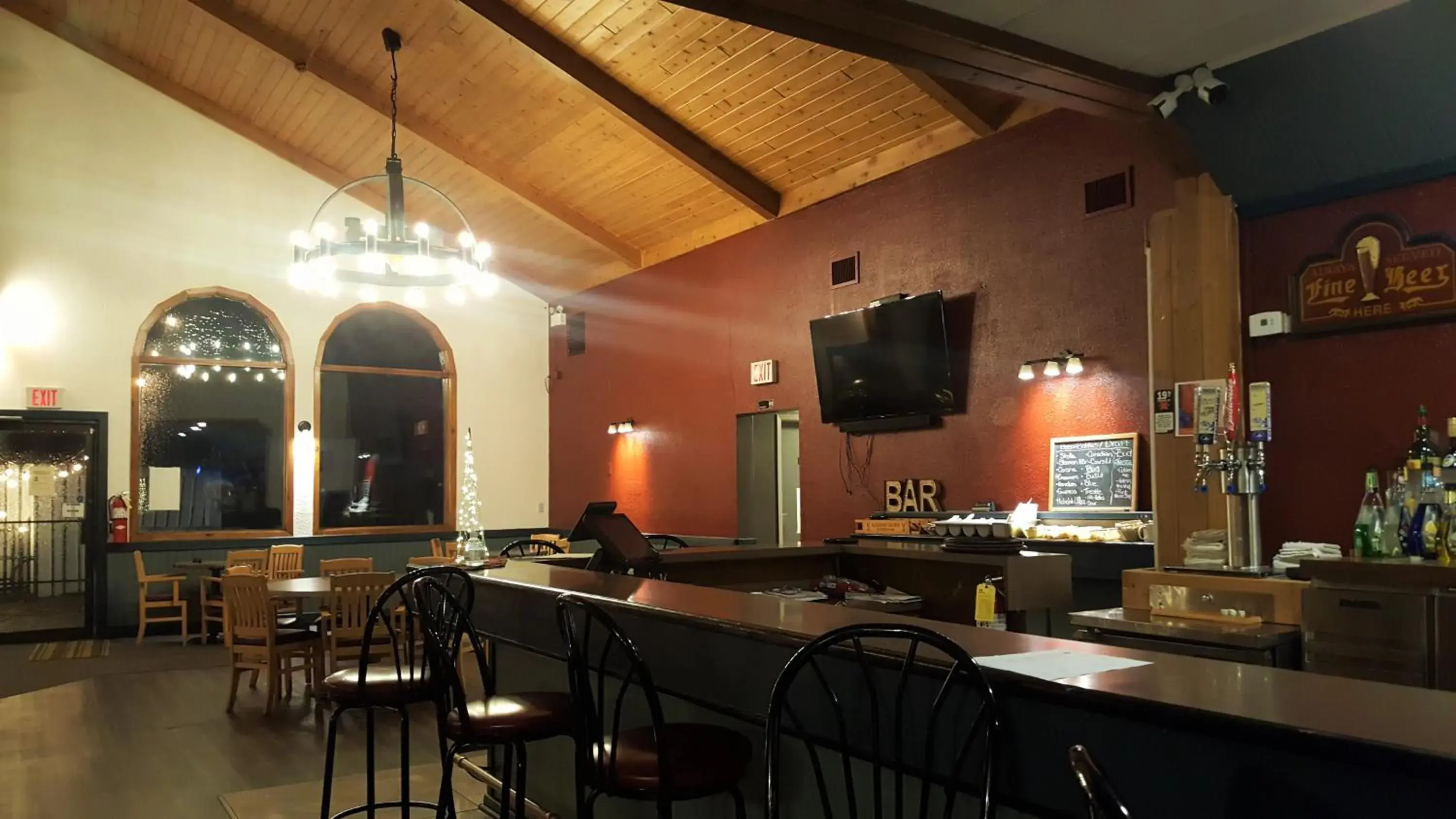 Restaurant/places to eat in Jolly Roger Inn & Resort Restaurant/places to eat in Jolly Roger Inn & Resort