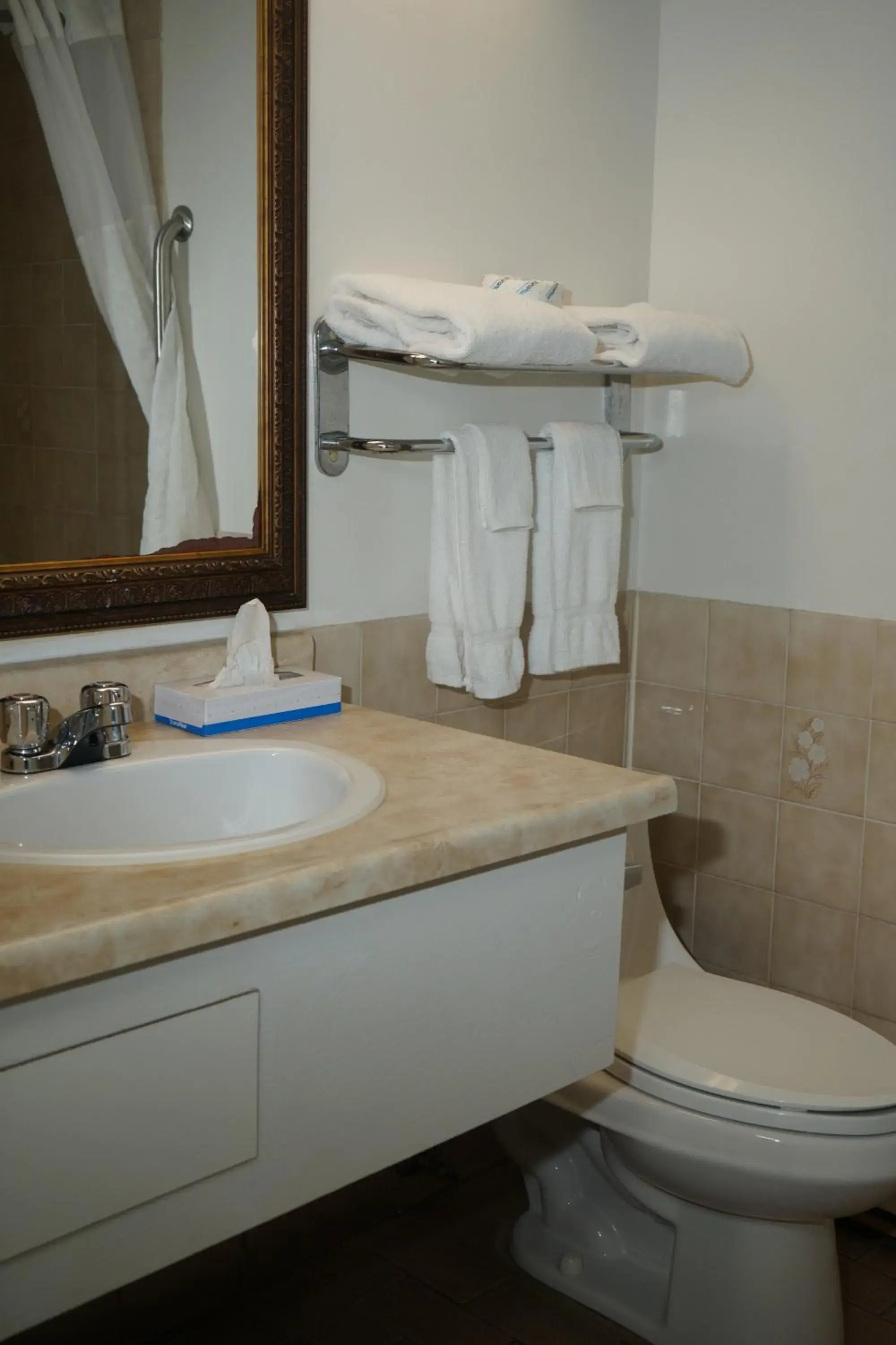 Bathroom in Jolly Roger Inn & Resort Bathroom in Jolly Roger Inn & Resort