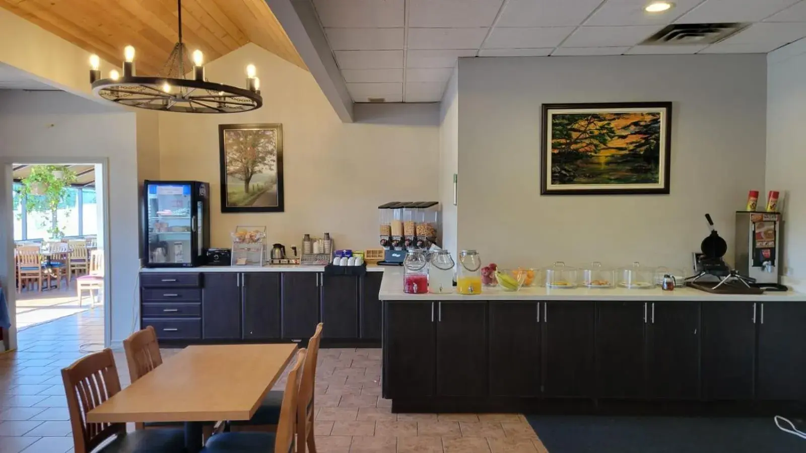 Breakfast in Jolly Roger Inn & Resort Breakfast in Jolly Roger Inn & Resort