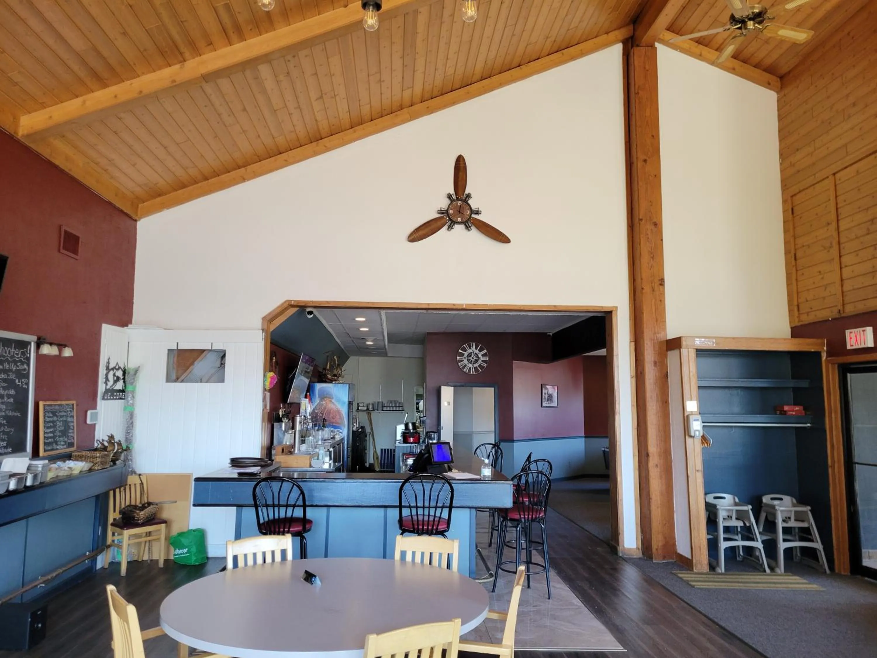 Property building in Jolly Roger Inn & Resort