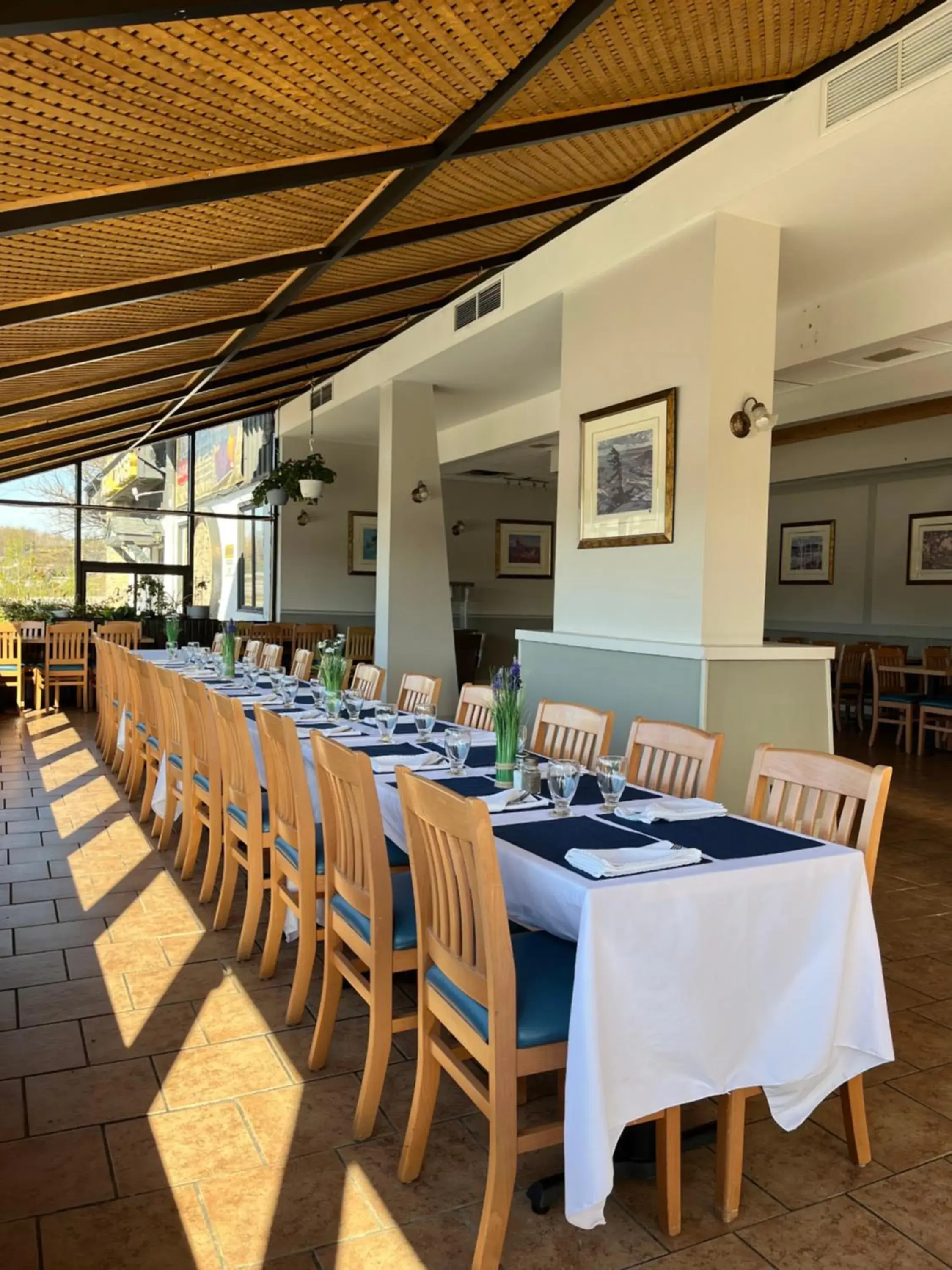 Restaurant/places to eat in Jolly Roger Inn & Resort Restaurant/places to eat in Jolly Roger Inn & Resort