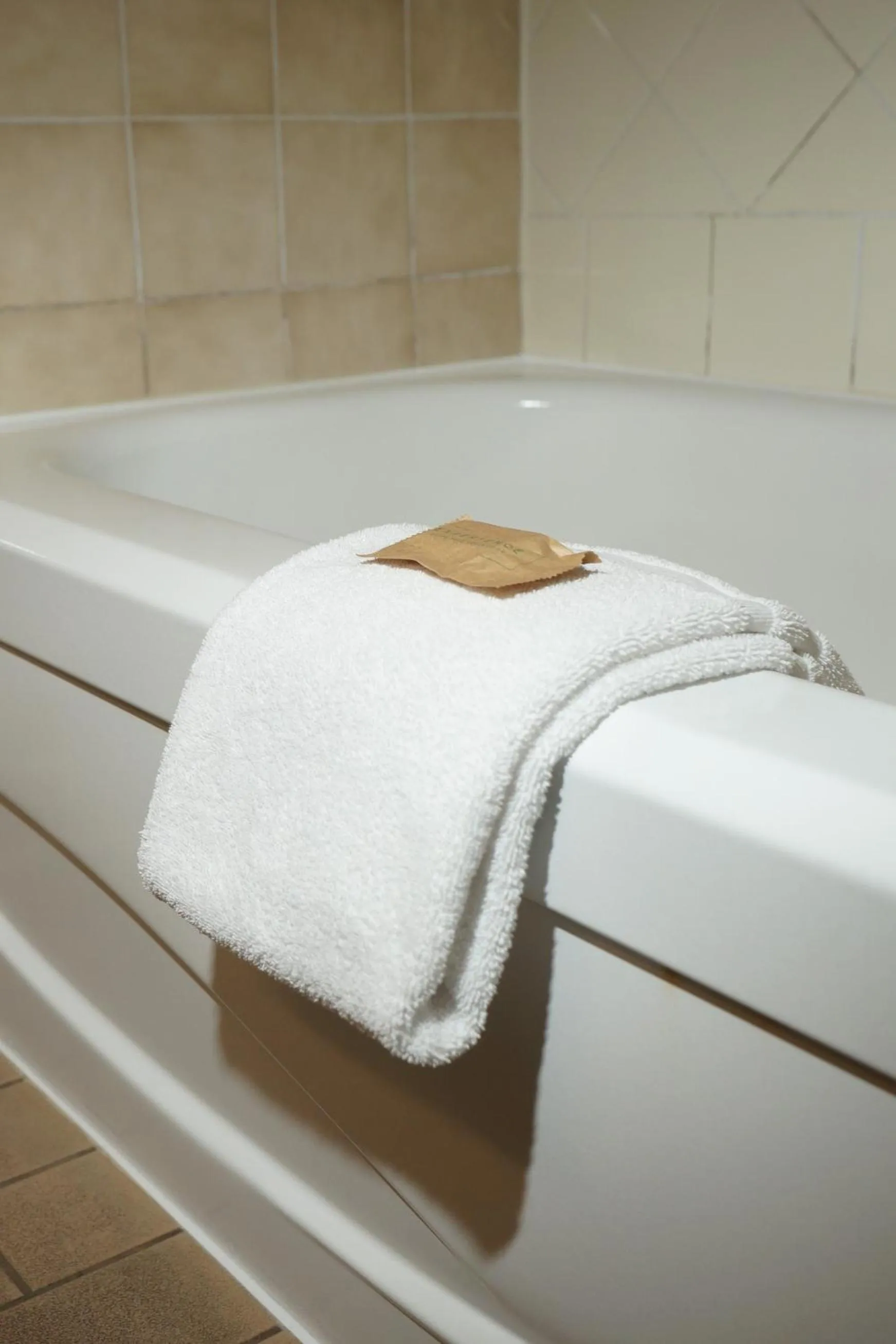 Bath in Jolly Roger Inn & Resort