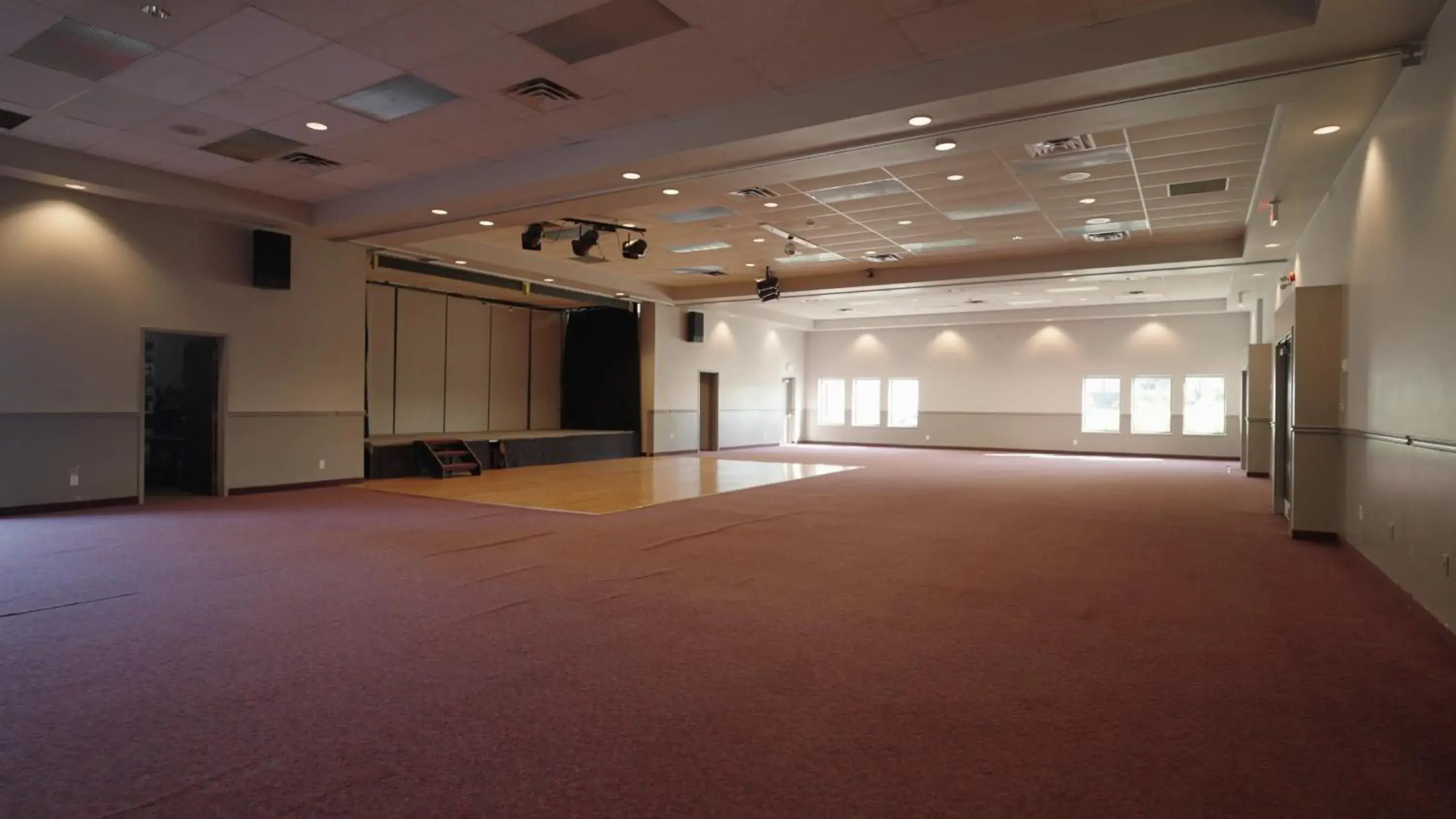 Property building in Jolly Roger Inn & Resort Property building in Jolly Roger Inn & Resort