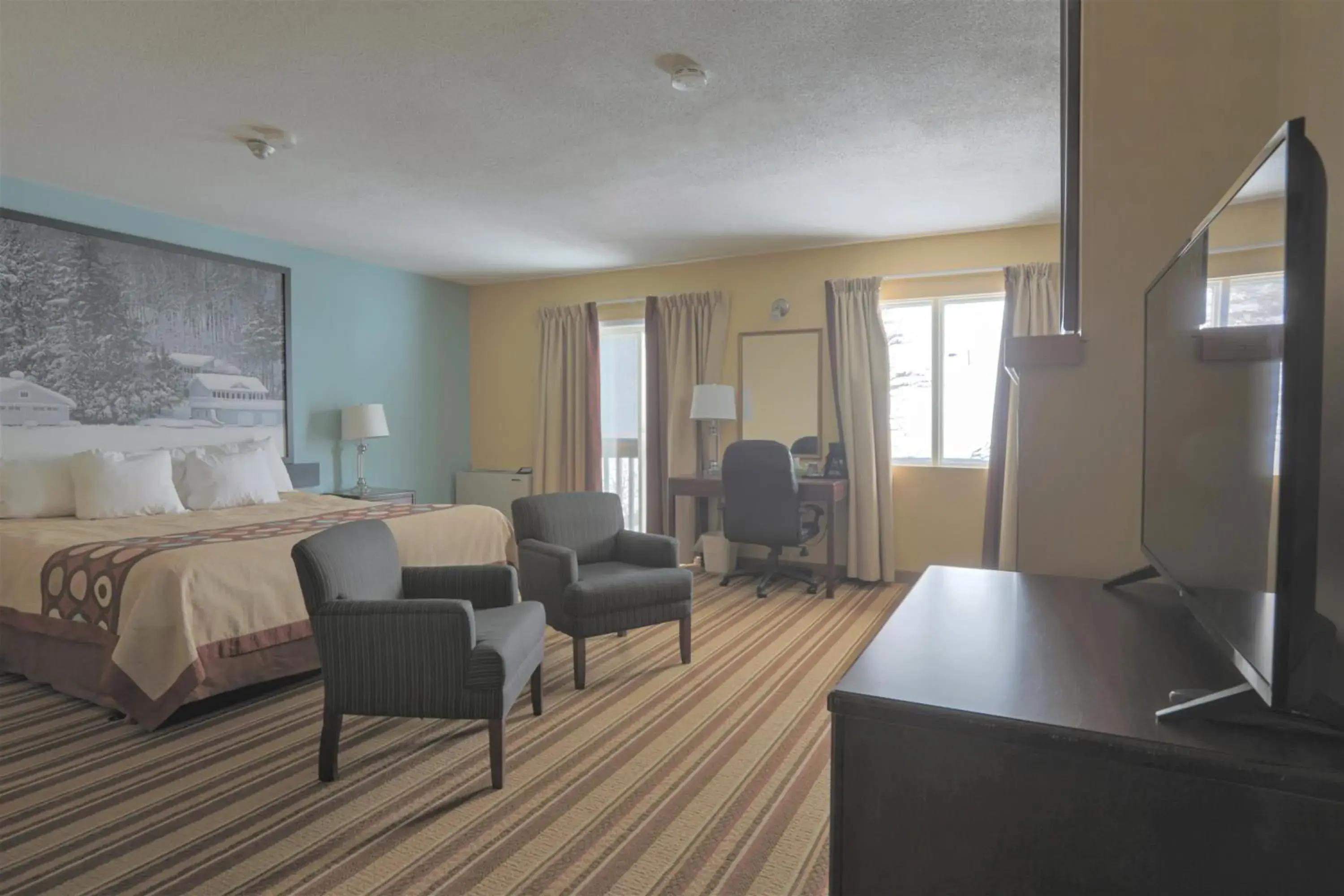 Guests, Bed in Jolly Roger Inn & Resort Guests, Bed in Jolly Roger Inn & Resort