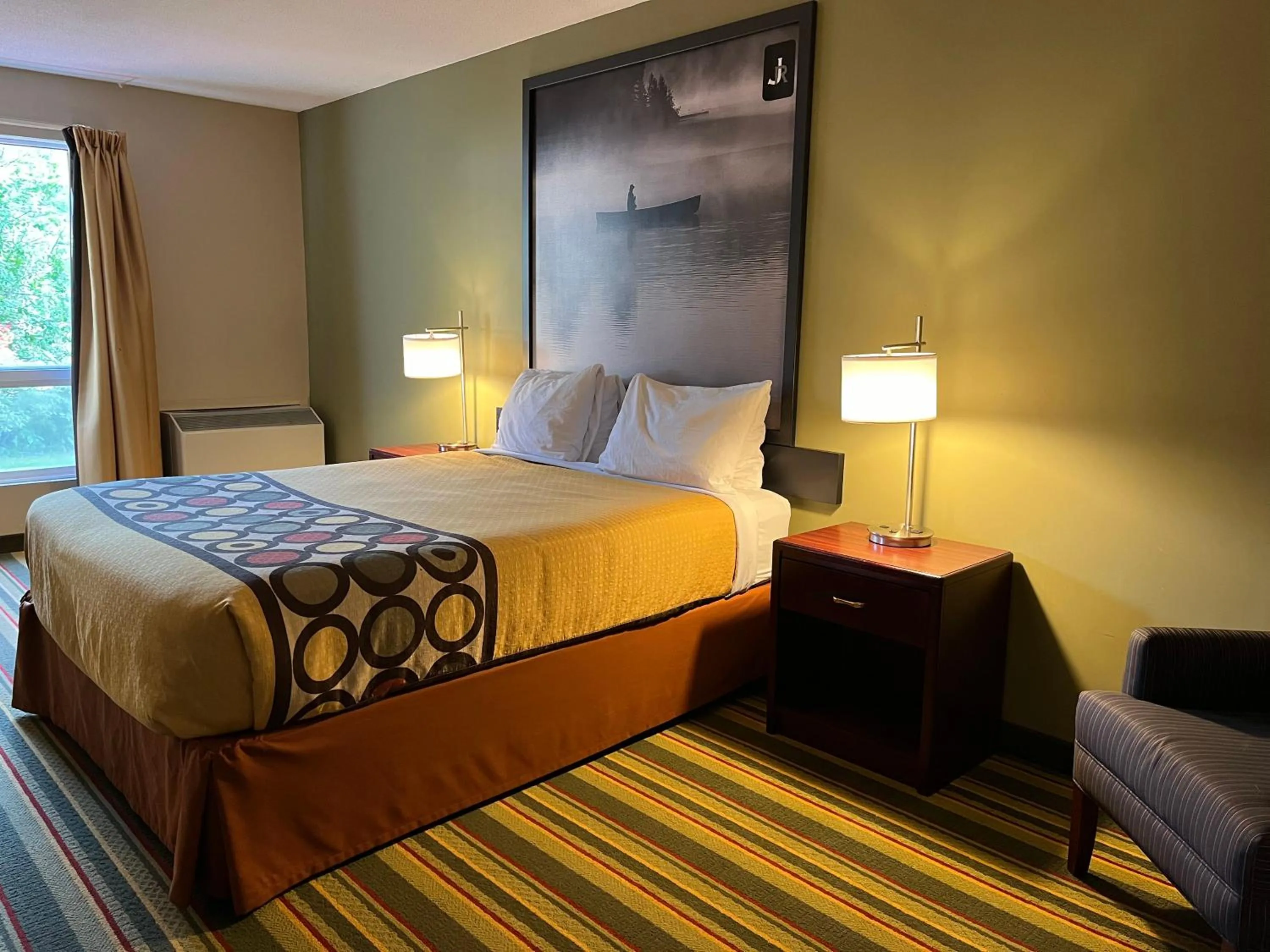 Bed in Jolly Roger Inn & Resort