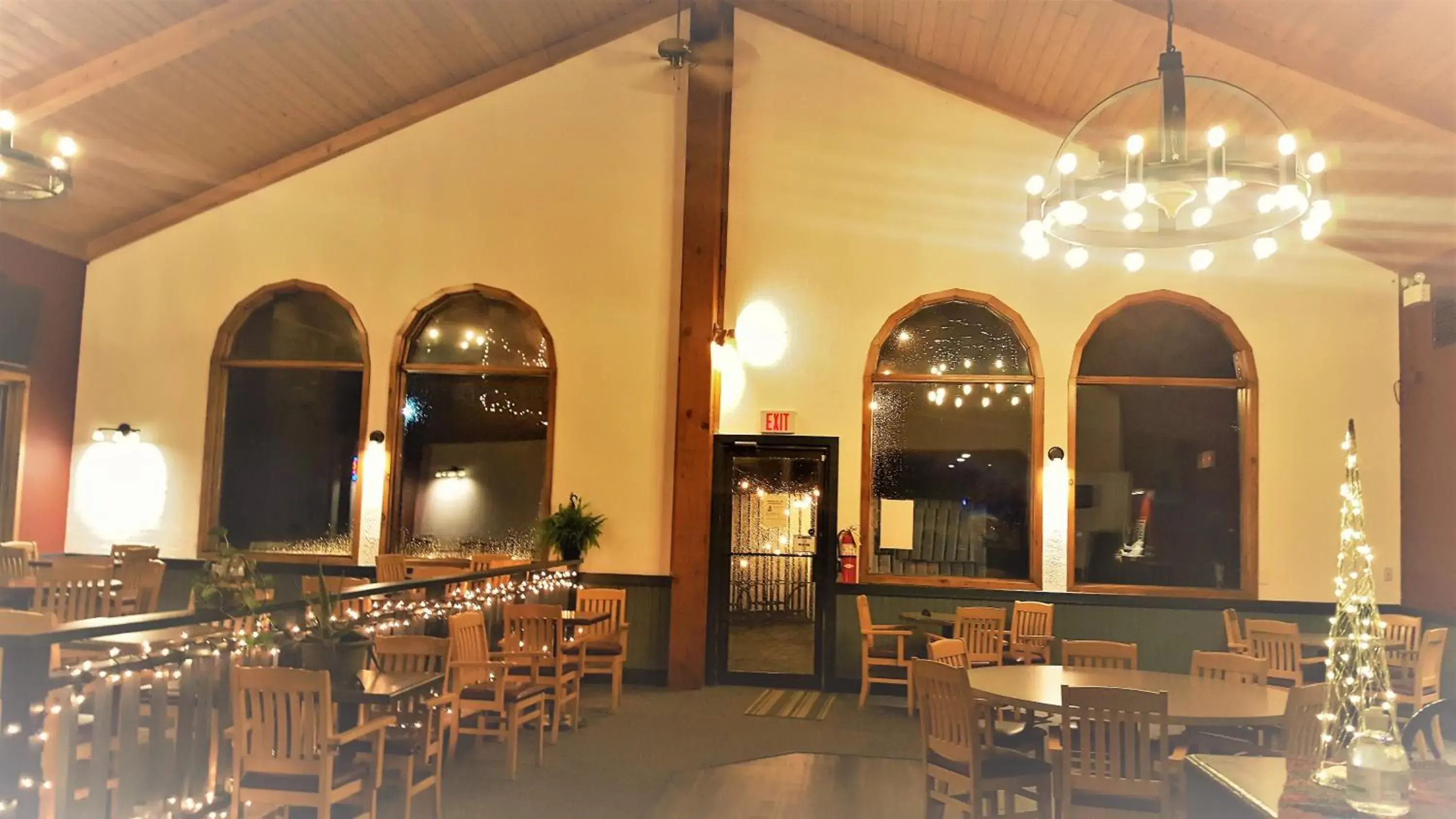 Restaurant/places to eat in Jolly Roger Inn & Resort Restaurant/places to eat in Jolly Roger Inn & Resort