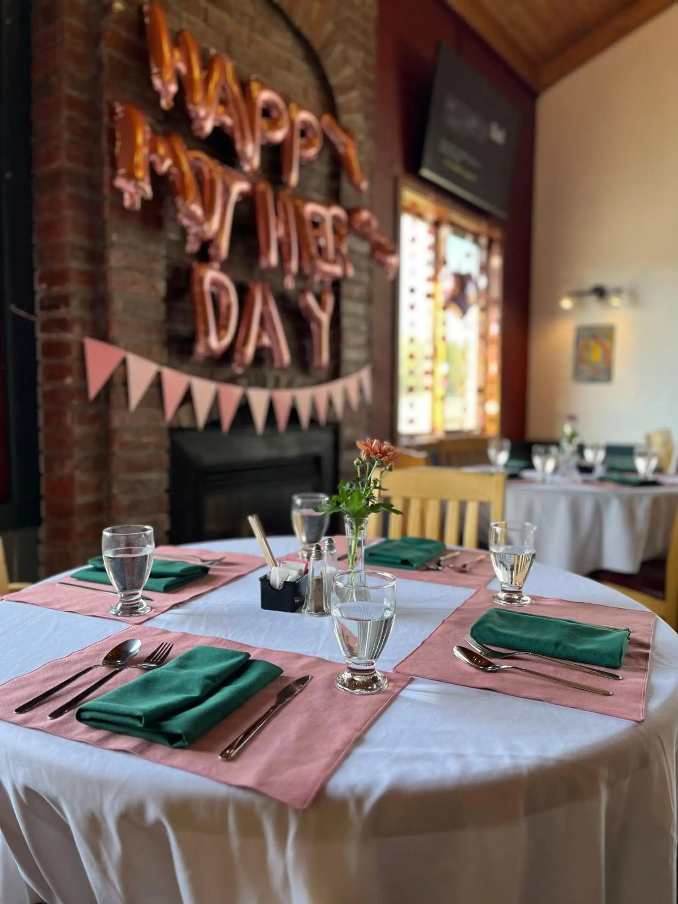 Restaurant/places to eat in Jolly Roger Inn & Resort Restaurant/places to eat in Jolly Roger Inn & Resort