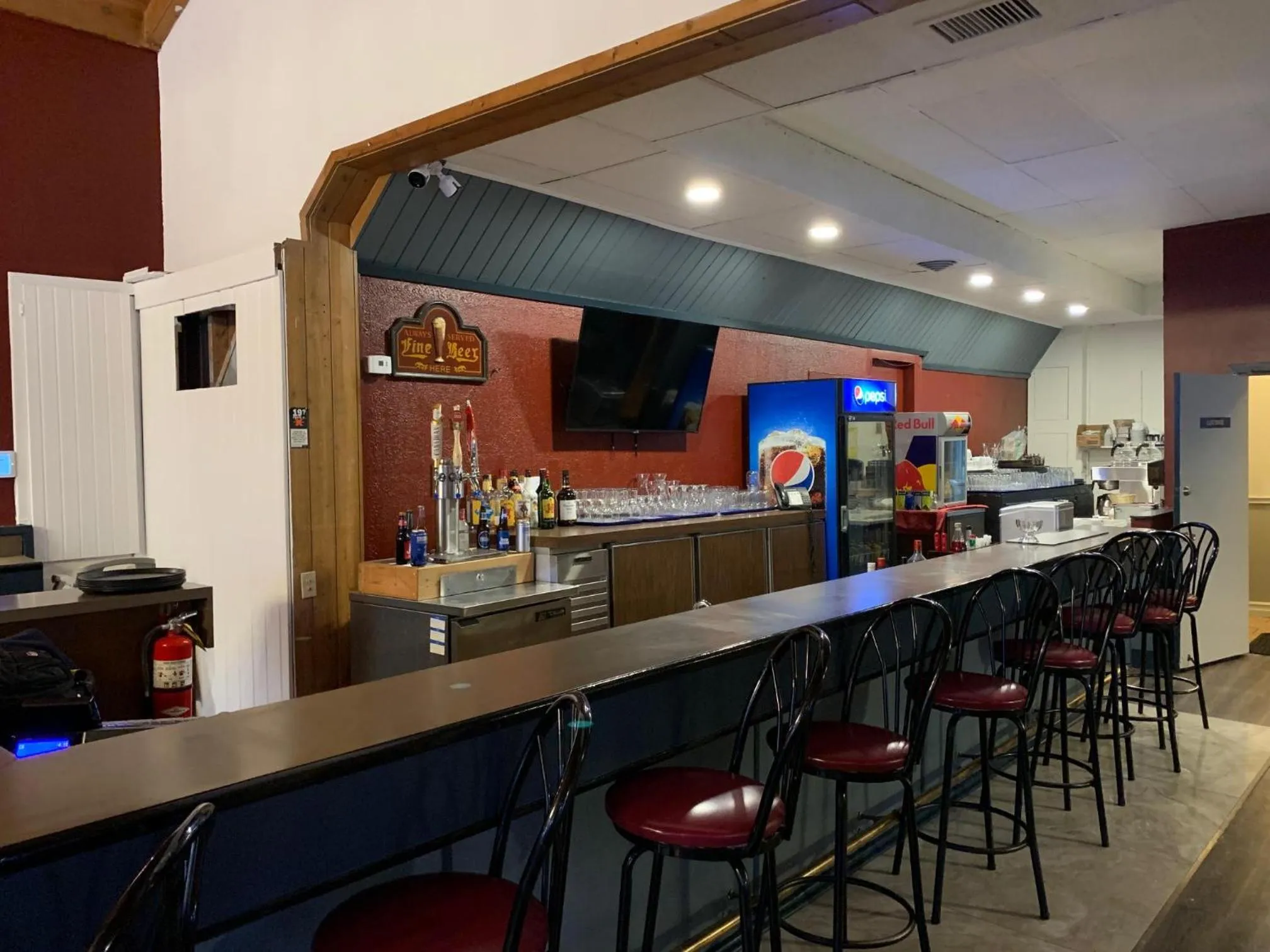 Property building in Jolly Roger Inn & Resort