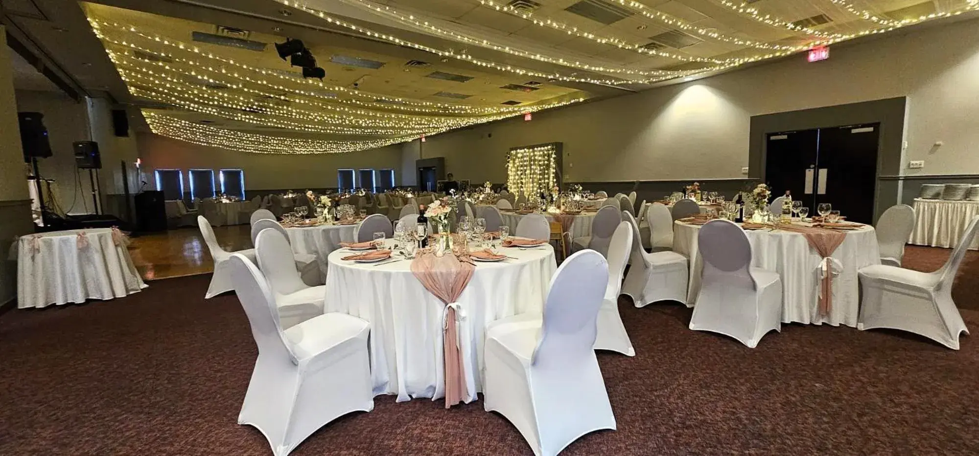 Property building in Jolly Roger Inn & Resort Property building in Jolly Roger Inn & Resort