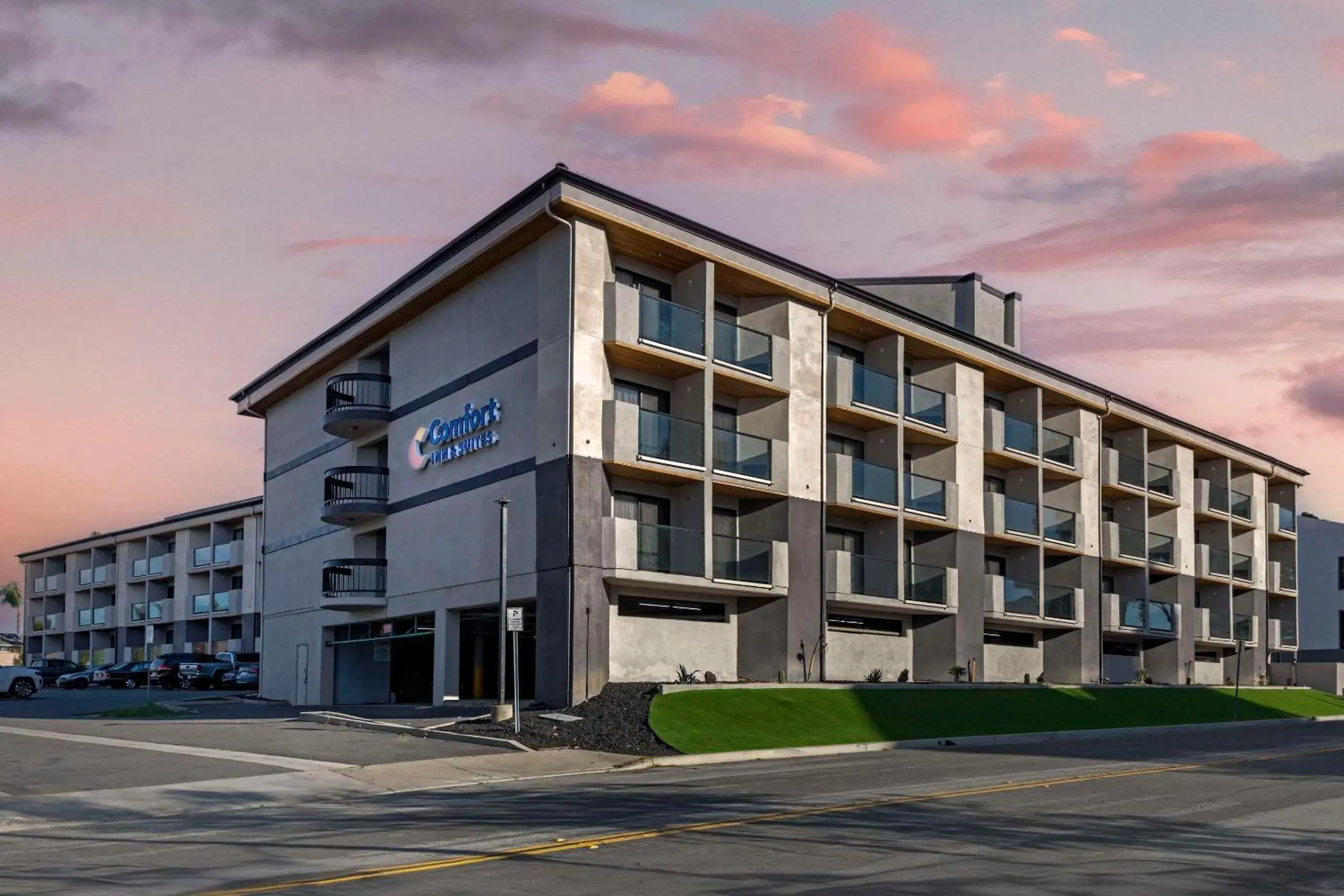 Property building in Comfort Inn & Suites Irvine Spectrum Property building in Comfort Inn & Suites Irvine Spectrum