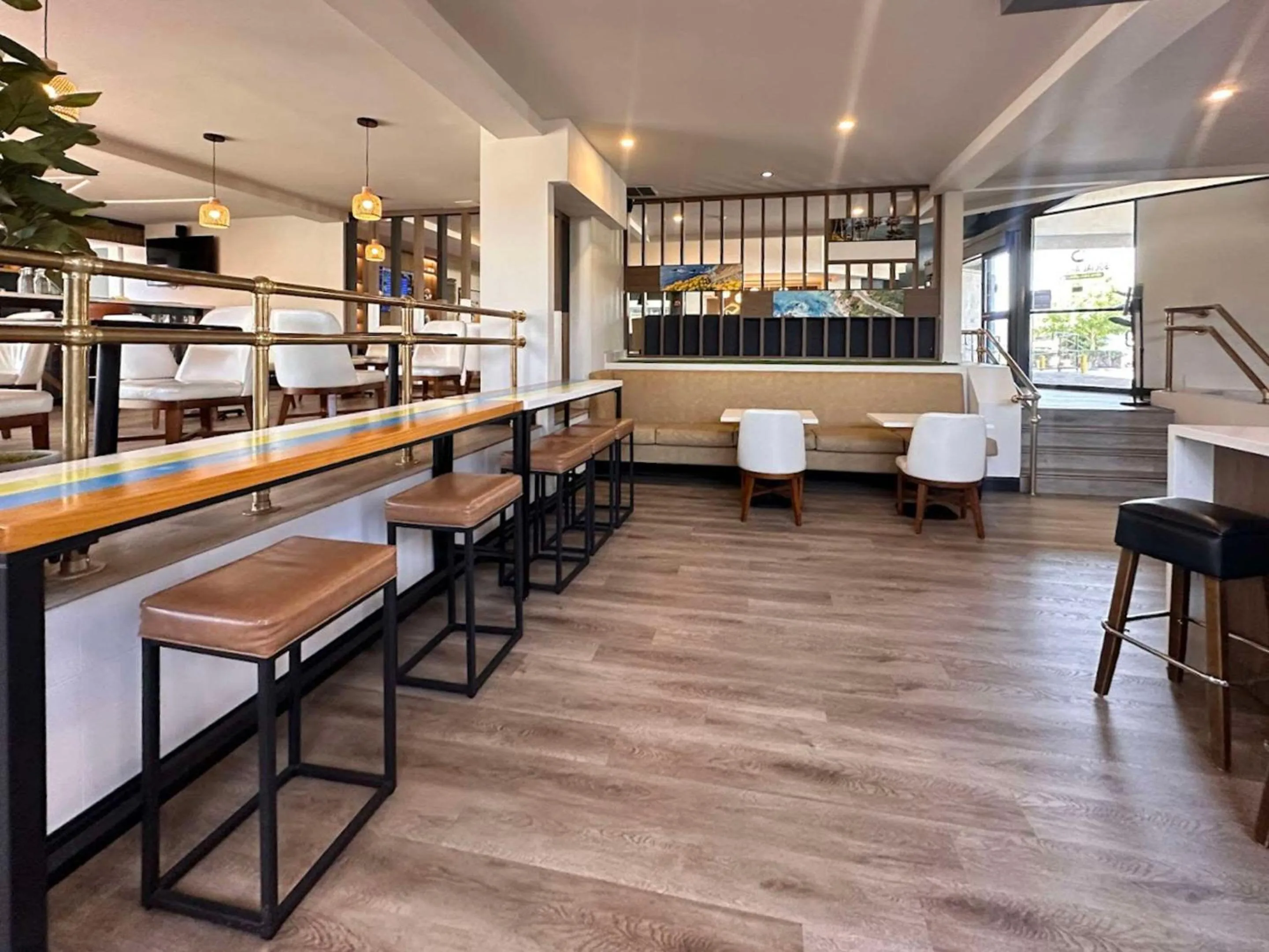 Restaurant/places to eat in Comfort Inn & Suites Irvine Spectrum