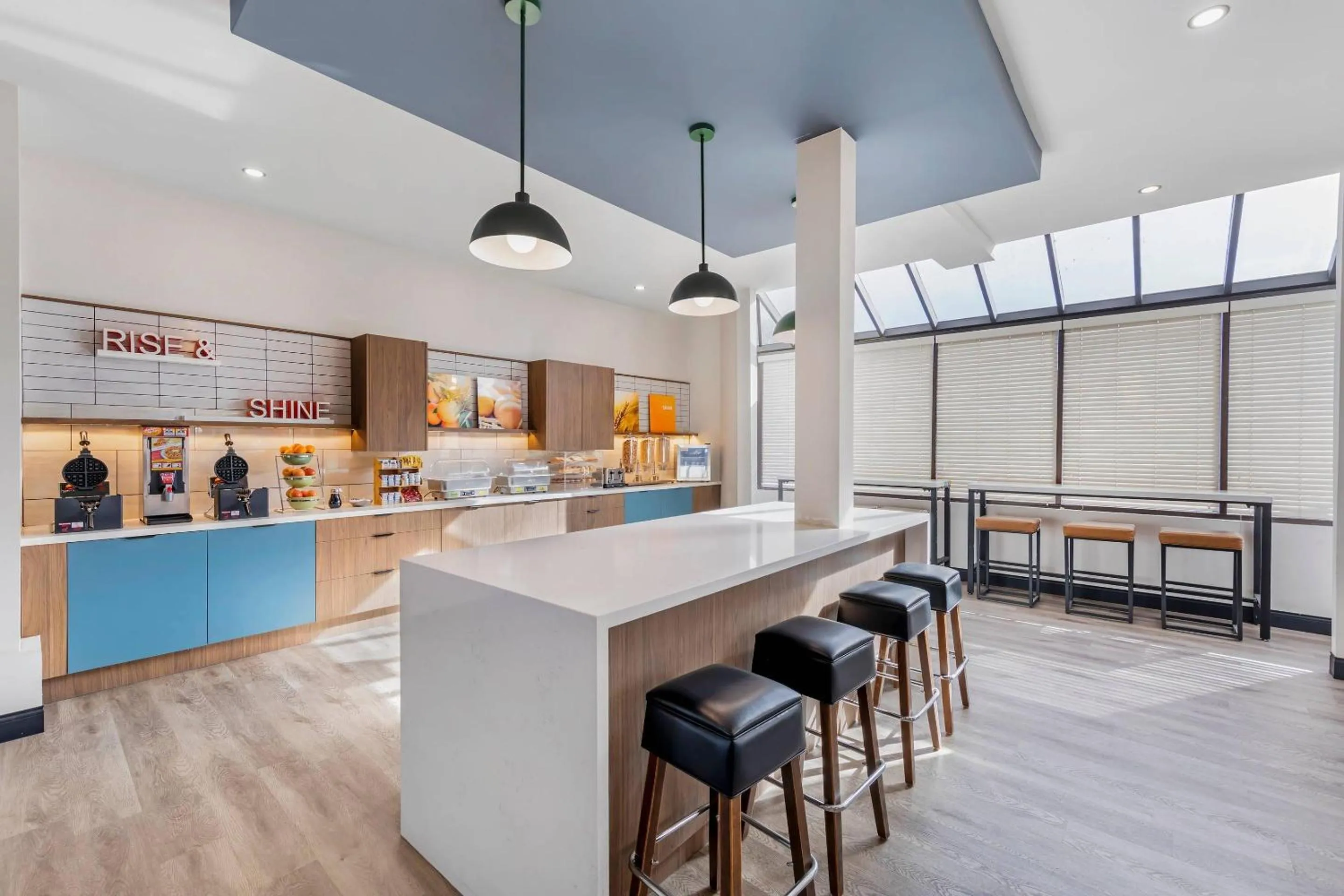 Breakfast in Comfort Inn & Suites Irvine Spectrum