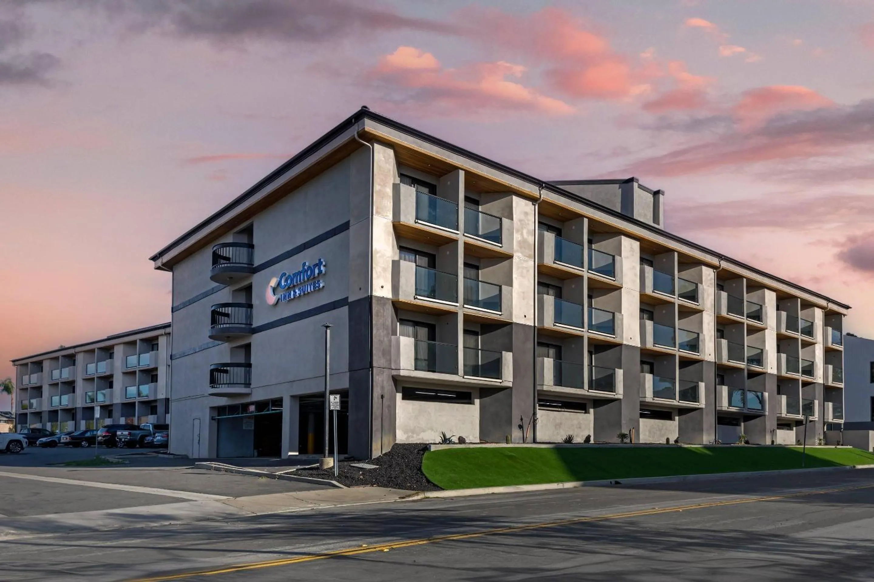 Property building in Comfort Inn & Suites Irvine Spectrum