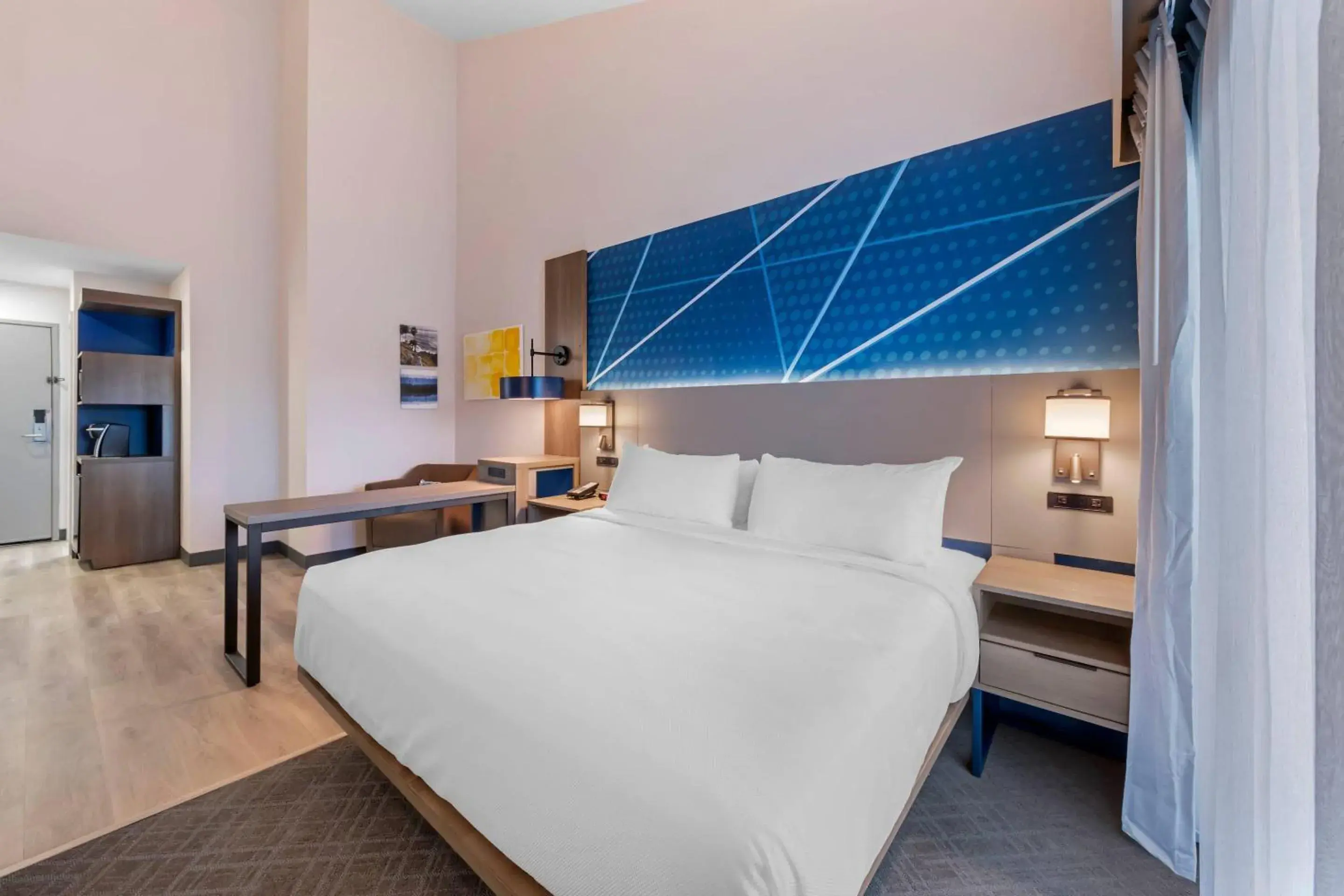 Bedroom, Bed in Comfort Inn & Suites Irvine Spectrum Bedroom, Bed in Comfort Inn & Suites Irvine Spectrum