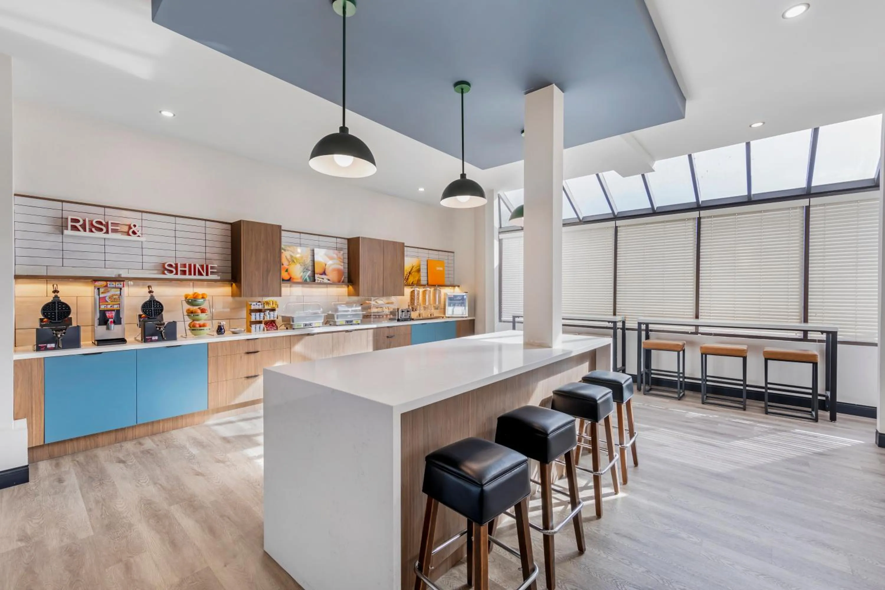 Food and drinks in Comfort Inn & Suites Irvine Spectrum