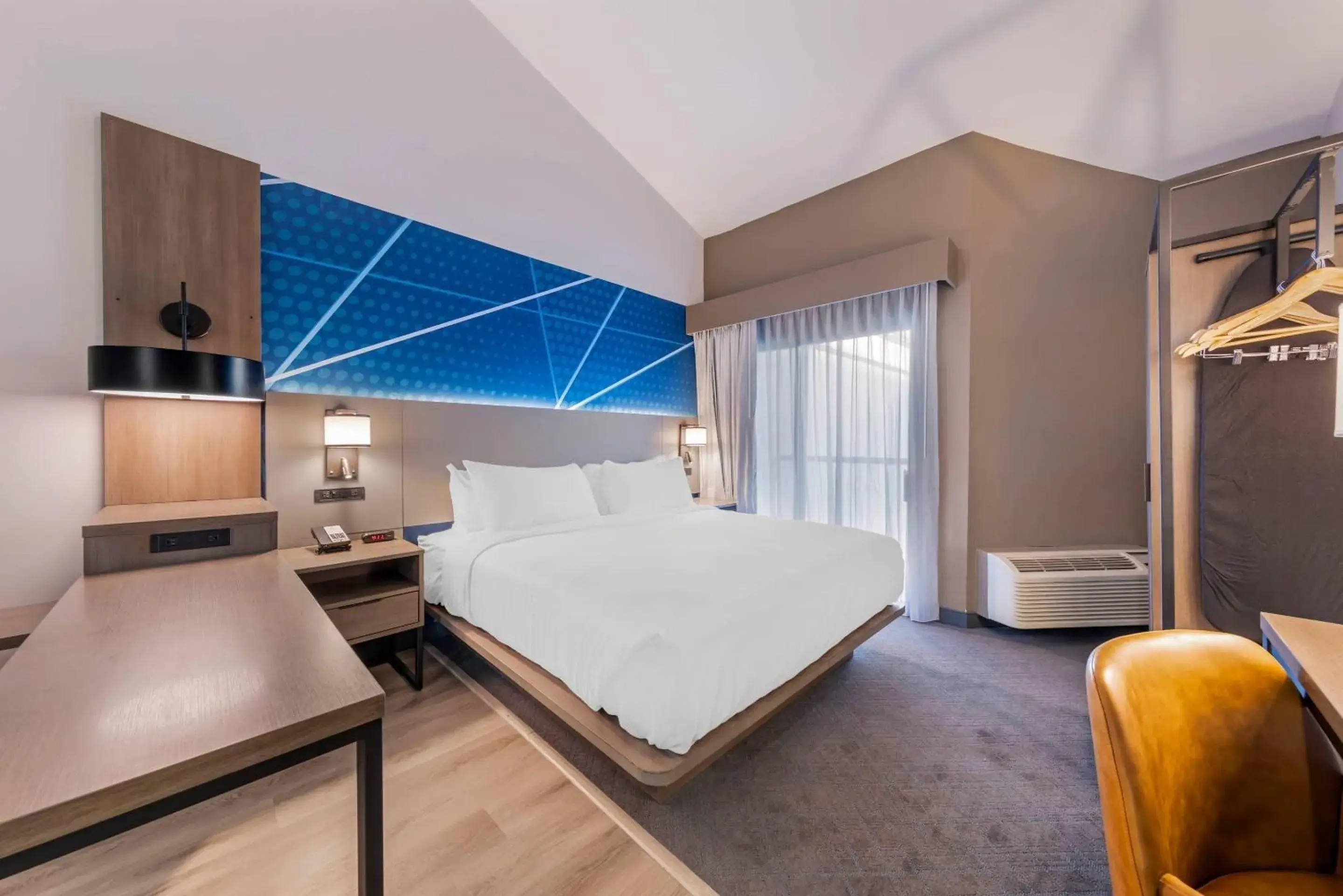 Bedroom, Bed in Comfort Inn & Suites Irvine Spectrum Bedroom, Bed in Comfort Inn & Suites Irvine Spectrum