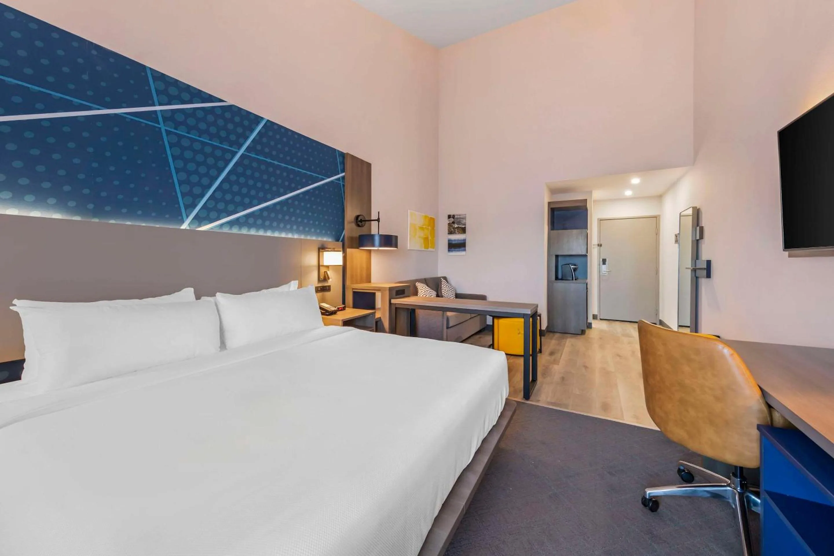 Bedroom, Bed in Comfort Inn & Suites Irvine Spectrum