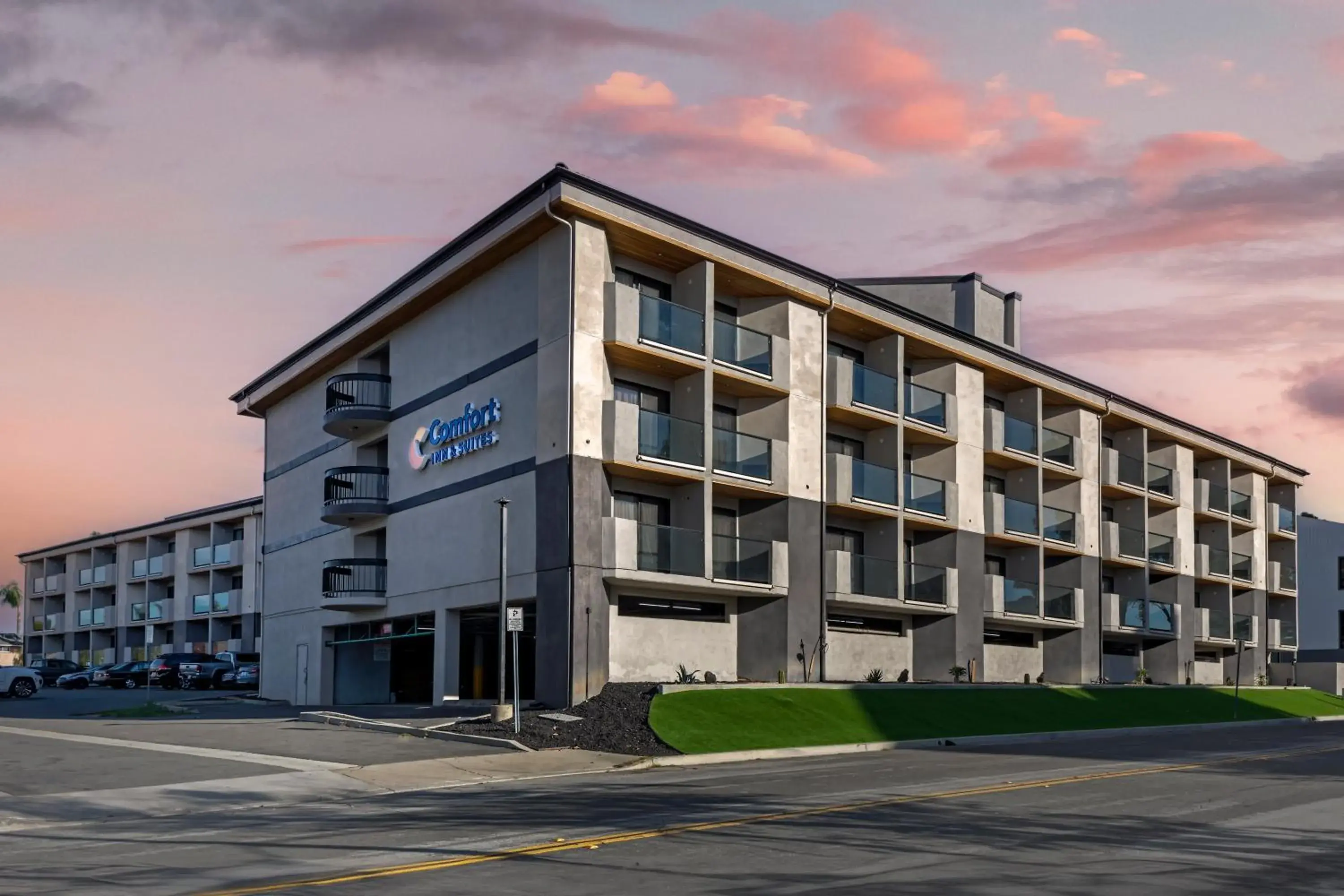 Property building in Comfort Inn & Suites Irvine Spectrum Property building in Comfort Inn & Suites Irvine Spectrum