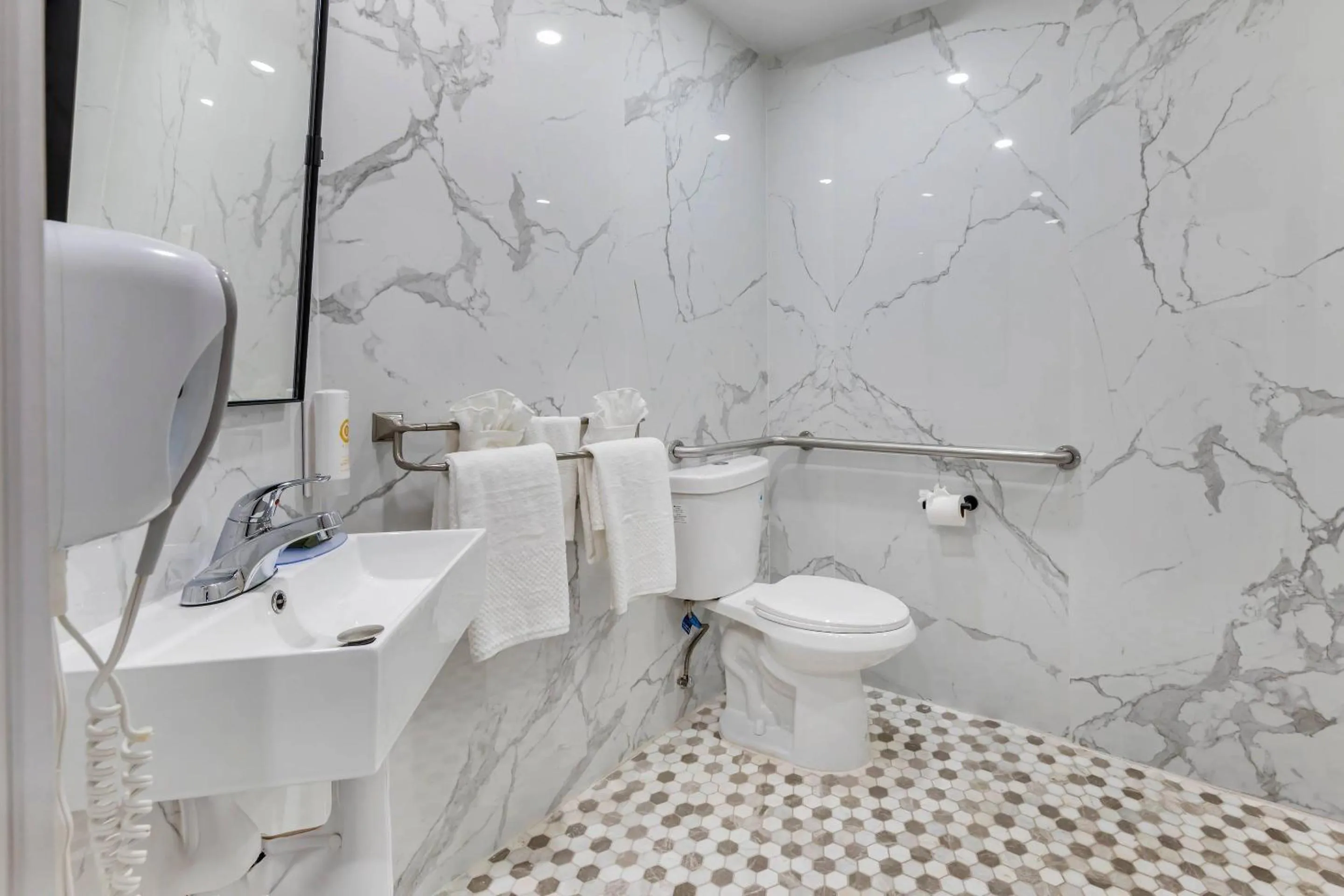 Bedroom in Comfort Inn & Suites Irvine Spectrum