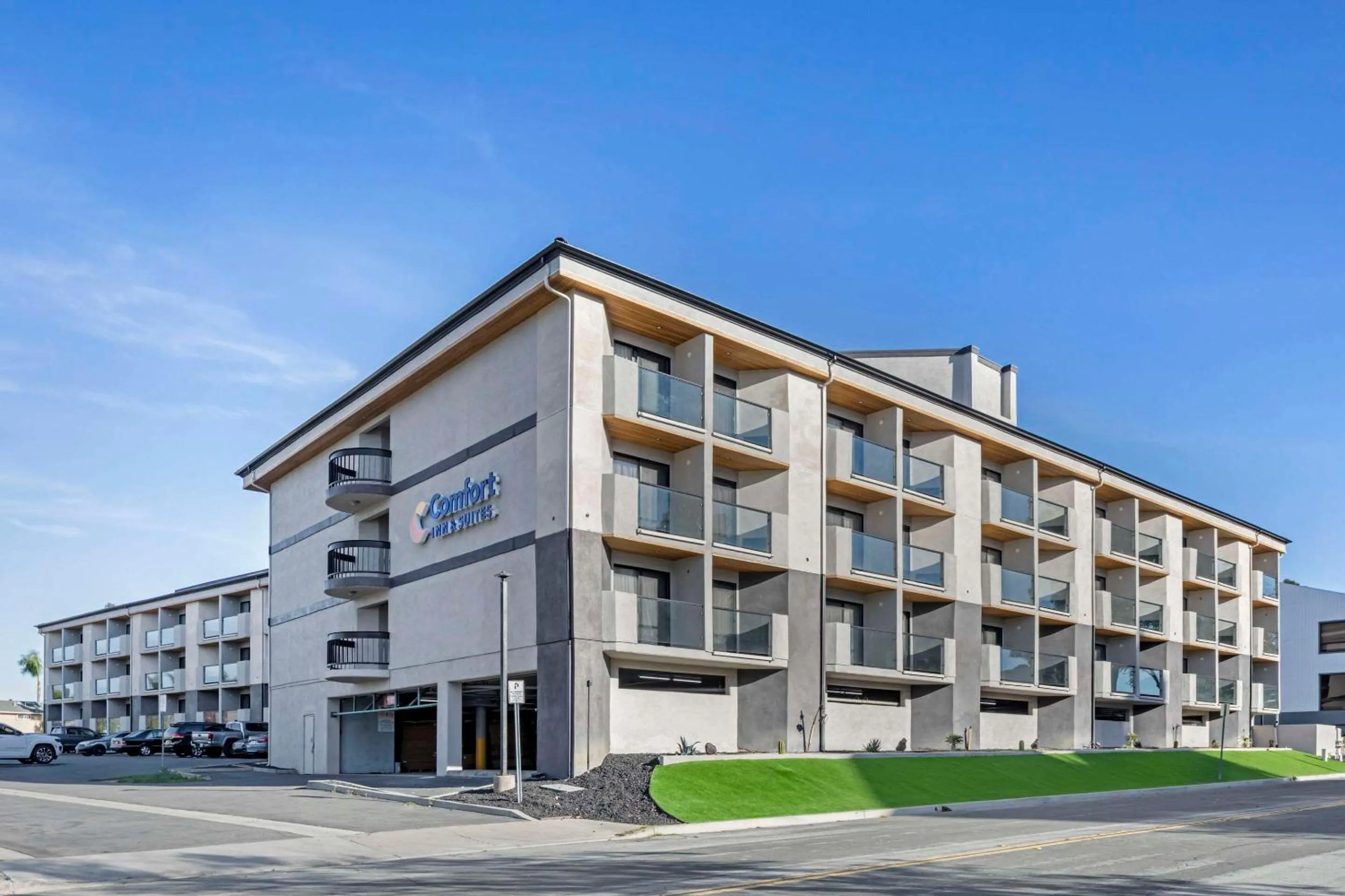 Property building in Comfort Inn & Suites Irvine Spectrum