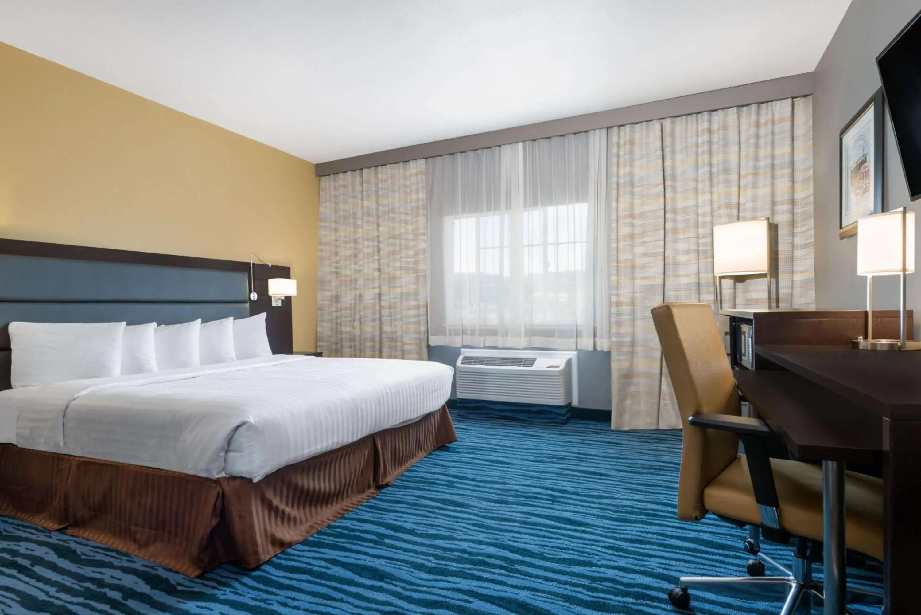 Photo of the whole room, Bed in Hotel 1550 - SFO Airport West Photo of the whole room, Bed in Hotel 1550 - SFO Airport West